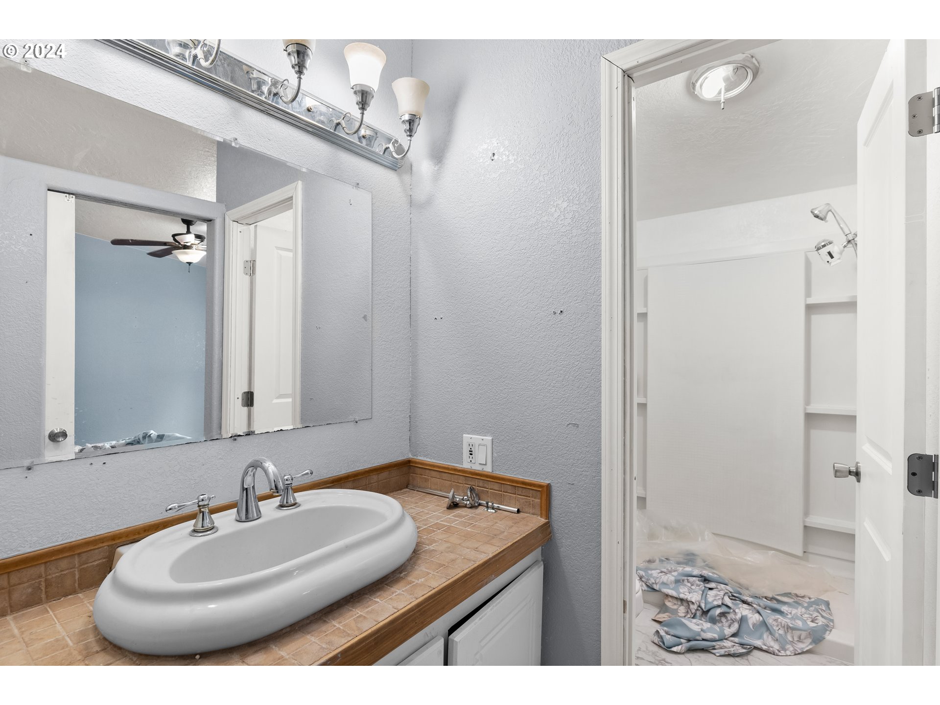 560 SW SUTHERLAND WAY