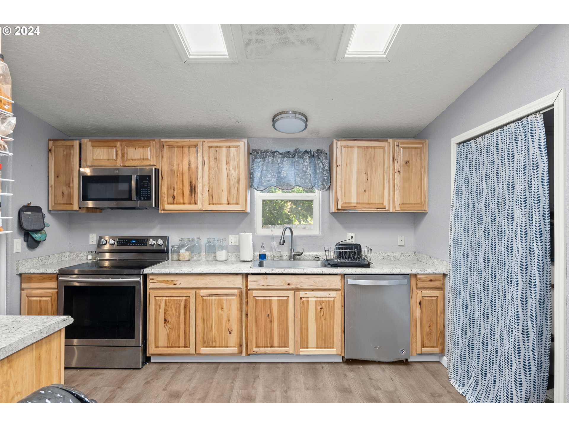 560 SW SUTHERLAND WAY