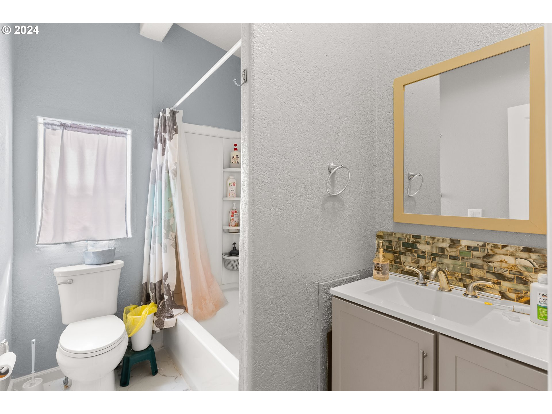 560 SW SUTHERLAND WAY