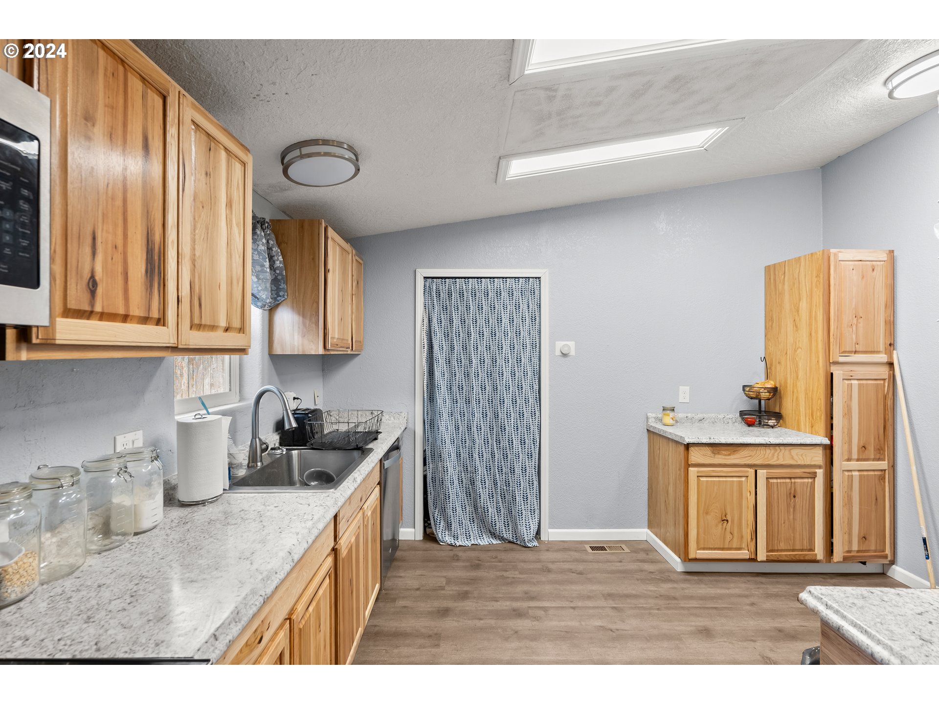 560 SW SUTHERLAND WAY