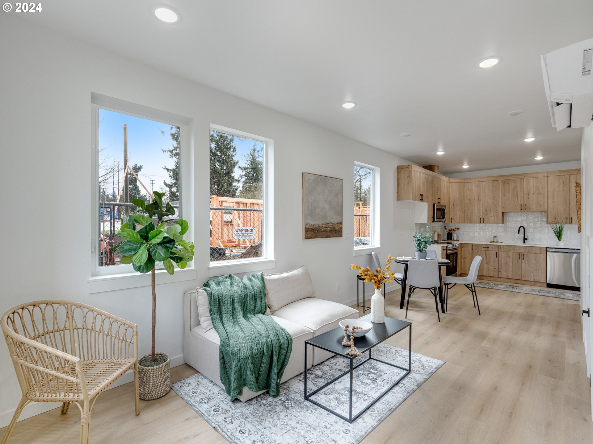 4865 NE Cully BLVD 1