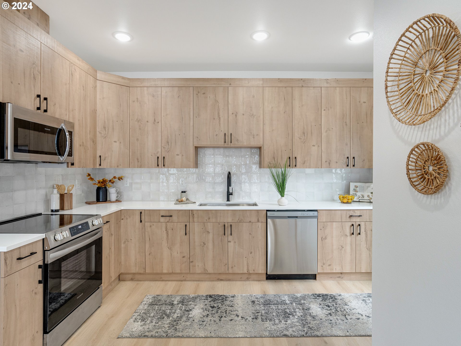 4865 NE Cully BLVD 1