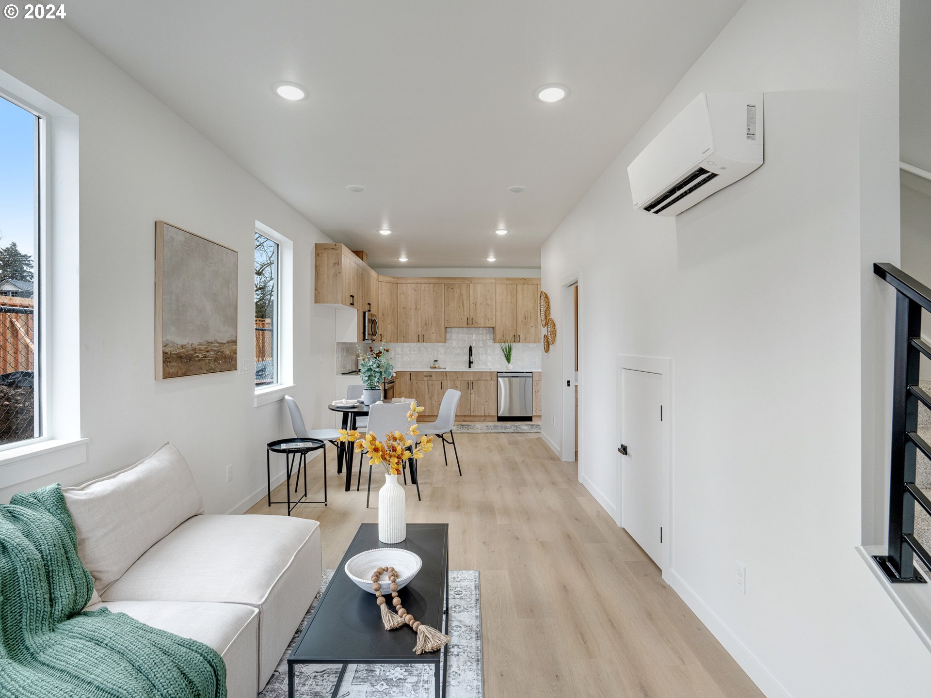 4865 NE Cully BLVD 1