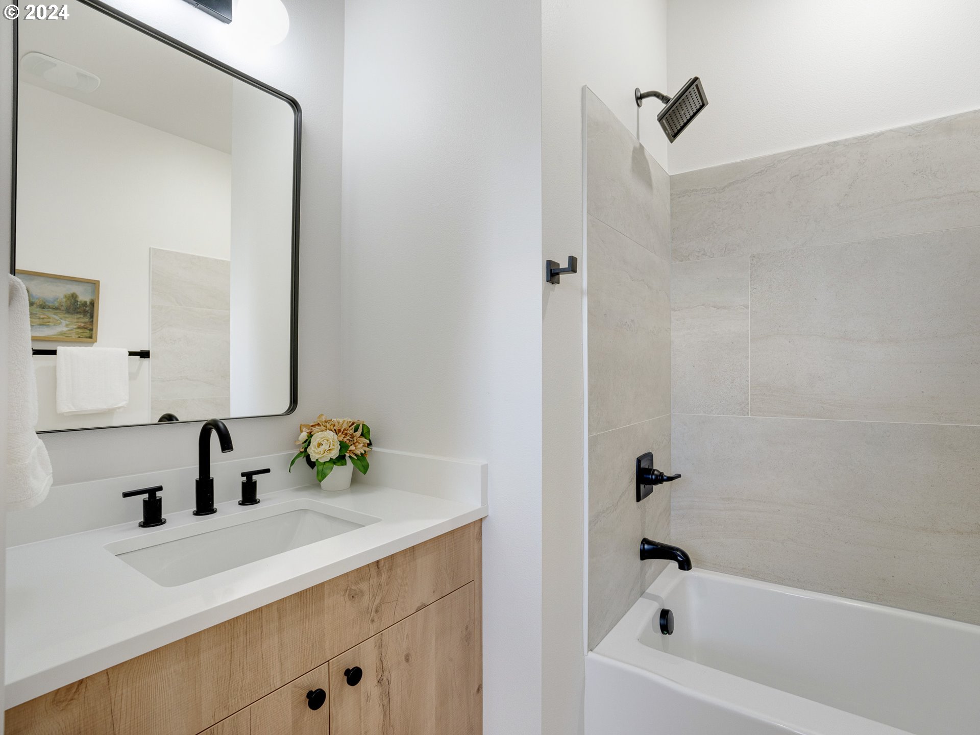 4865 NE Cully BLVD 1