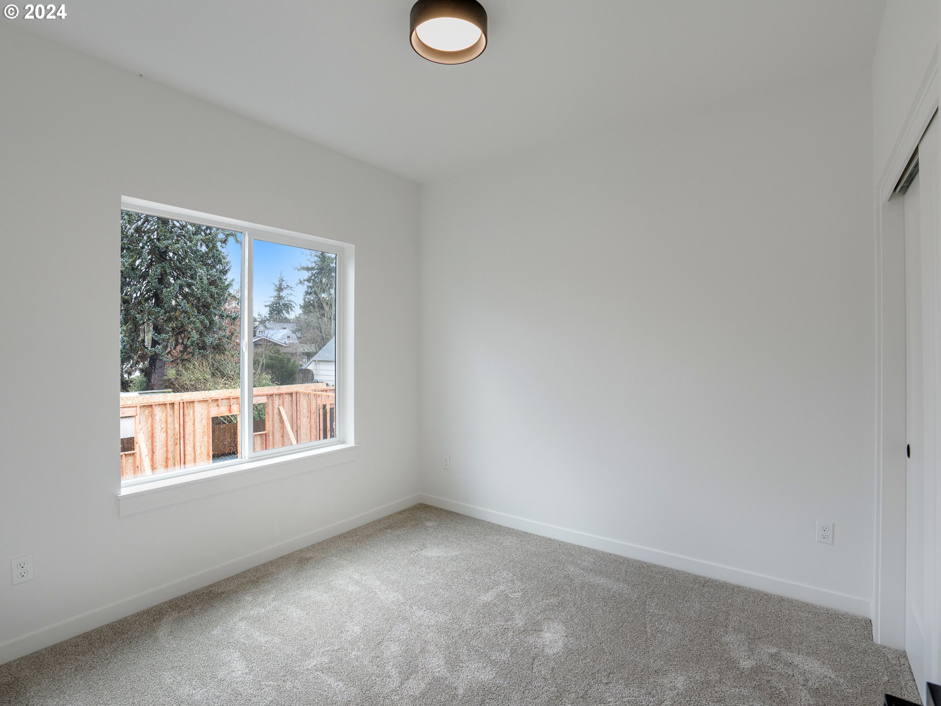 4865 NE Cully BLVD 1