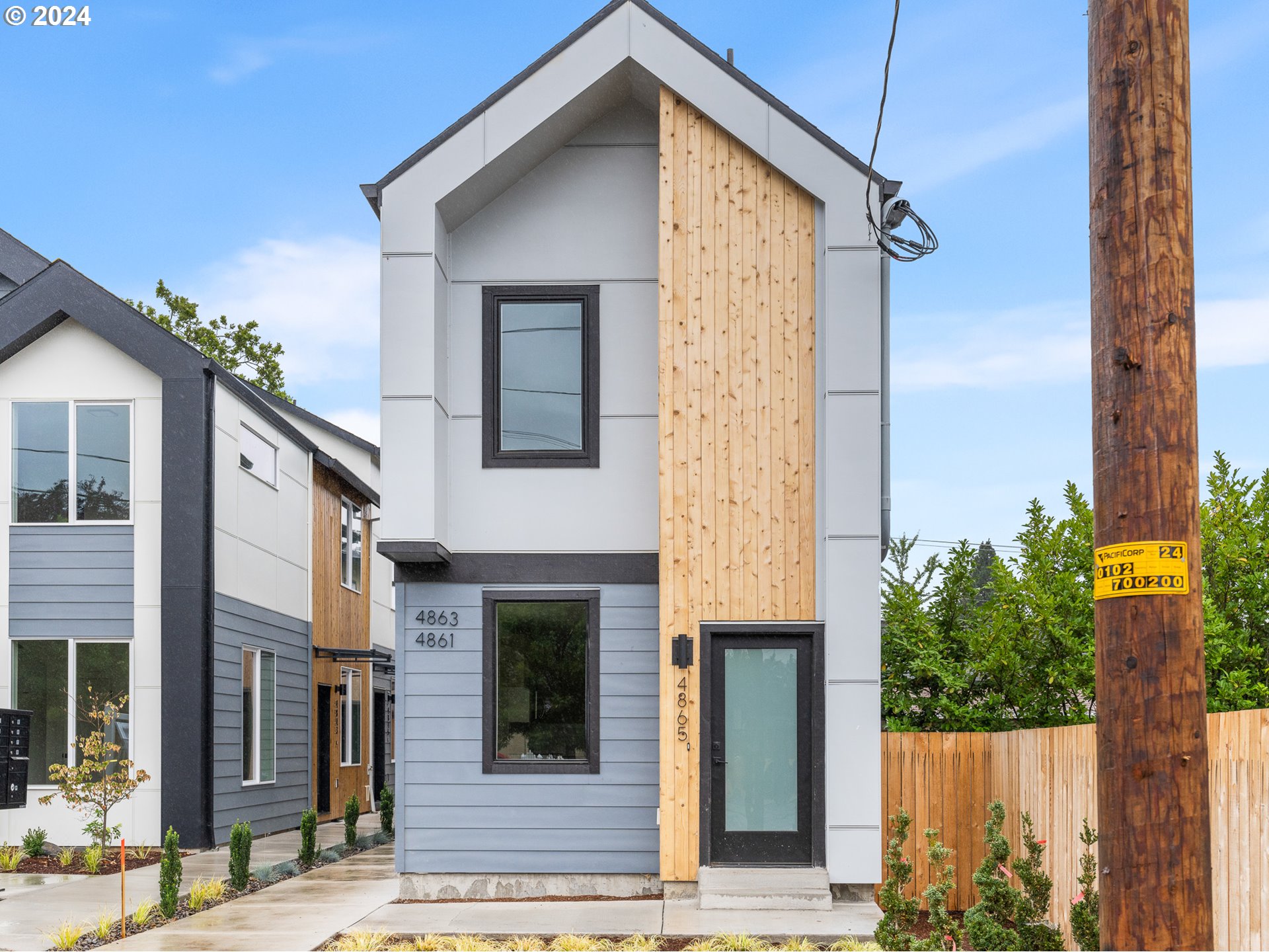 4865 NE Cully BLVD 1