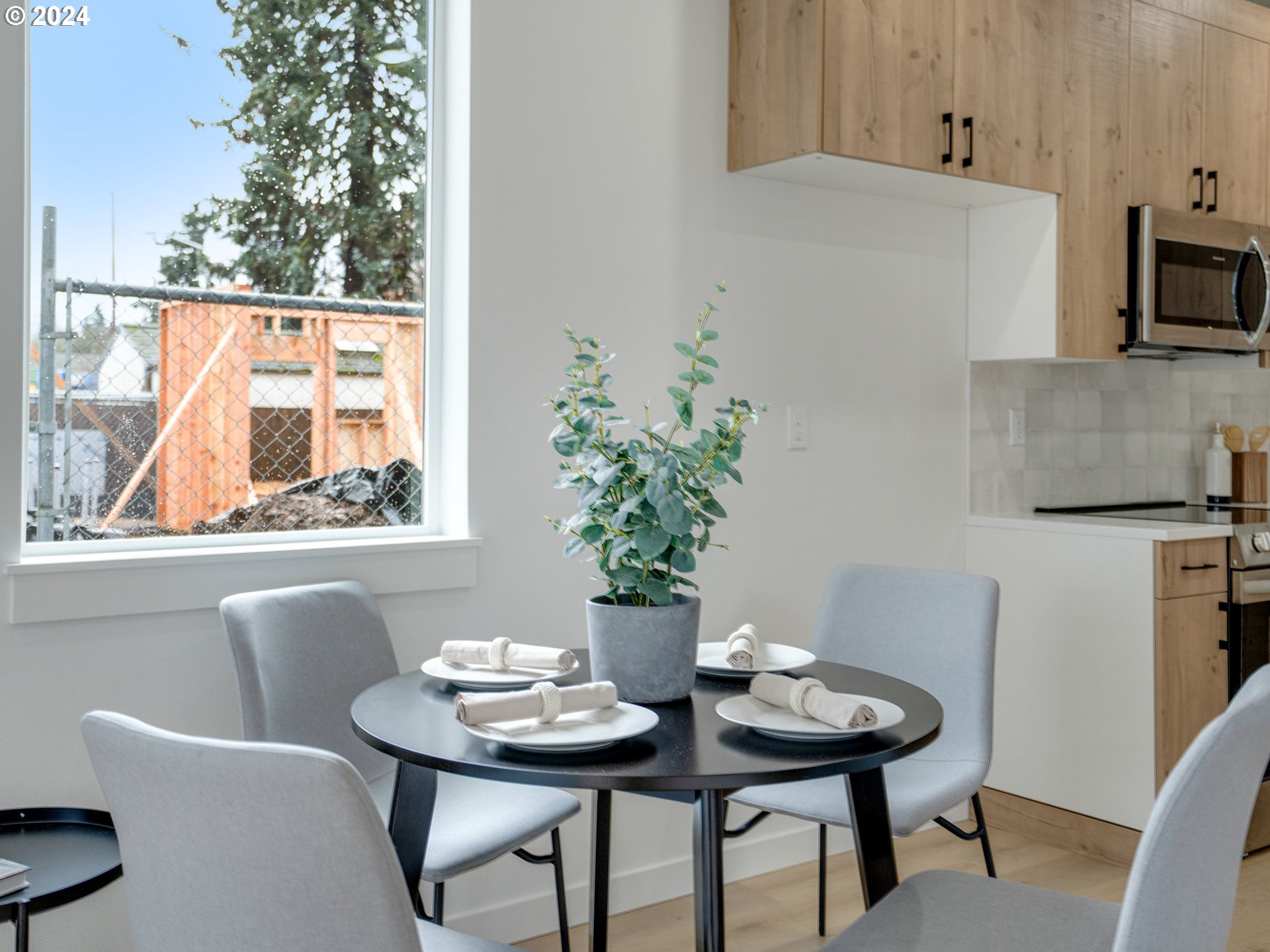 4865 NE Cully BLVD 1