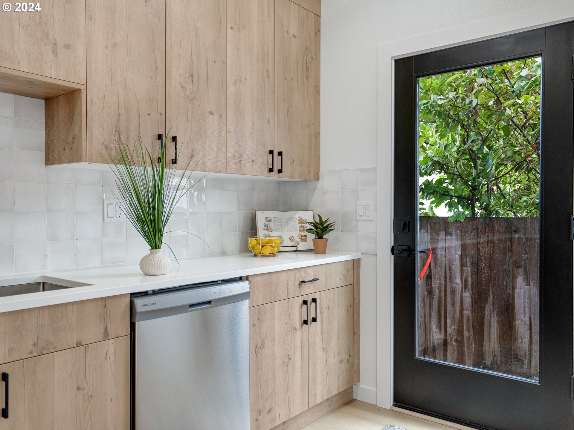 4865 NE Cully BLVD 1