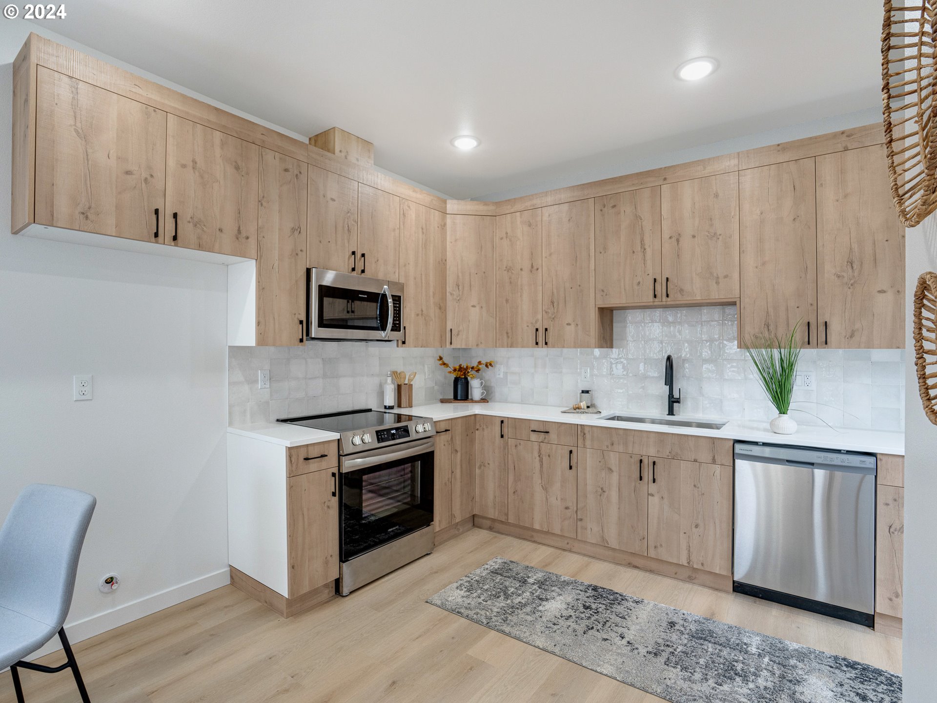 4865 NE Cully BLVD 1