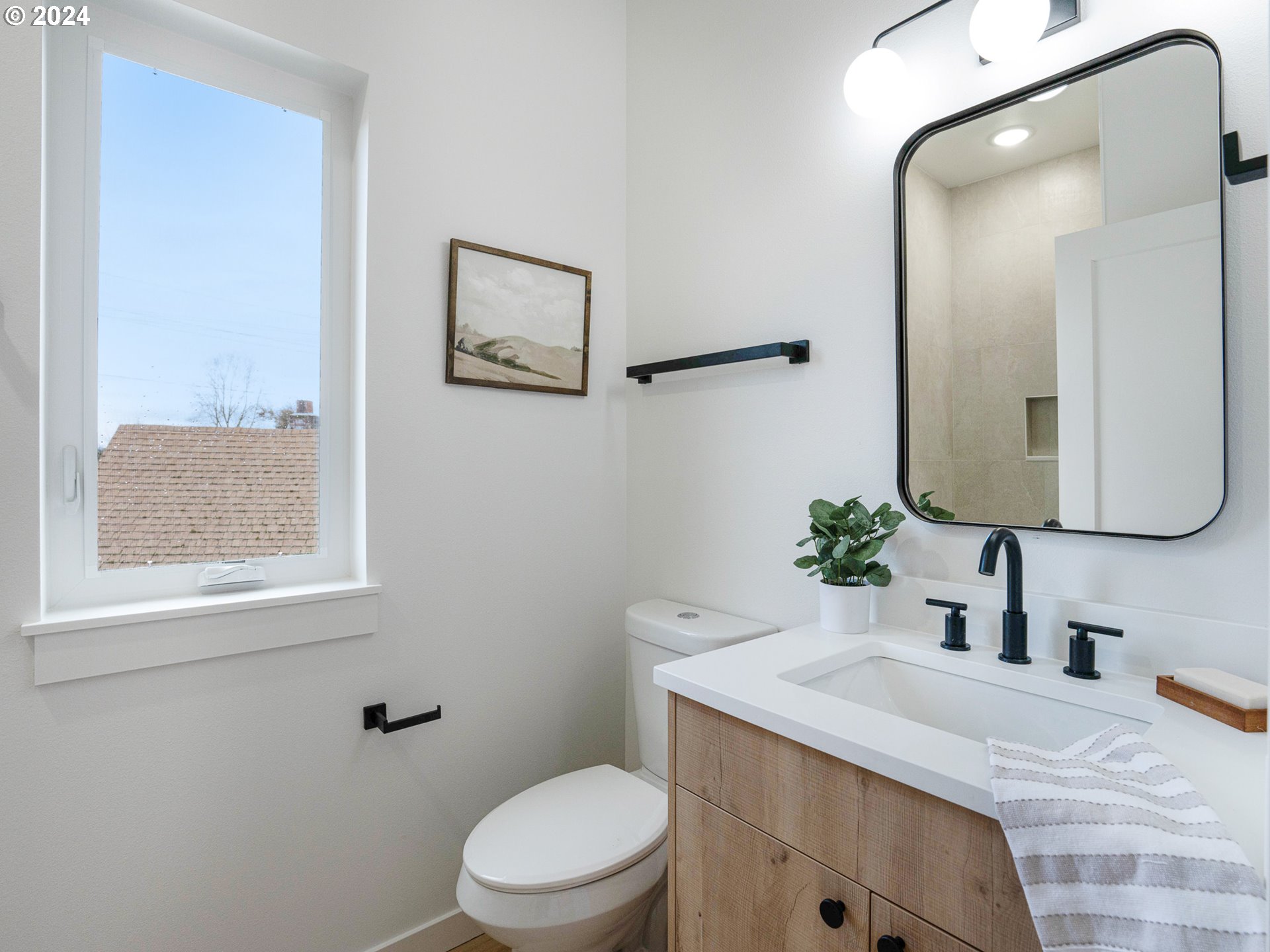 4865 NE Cully BLVD 1