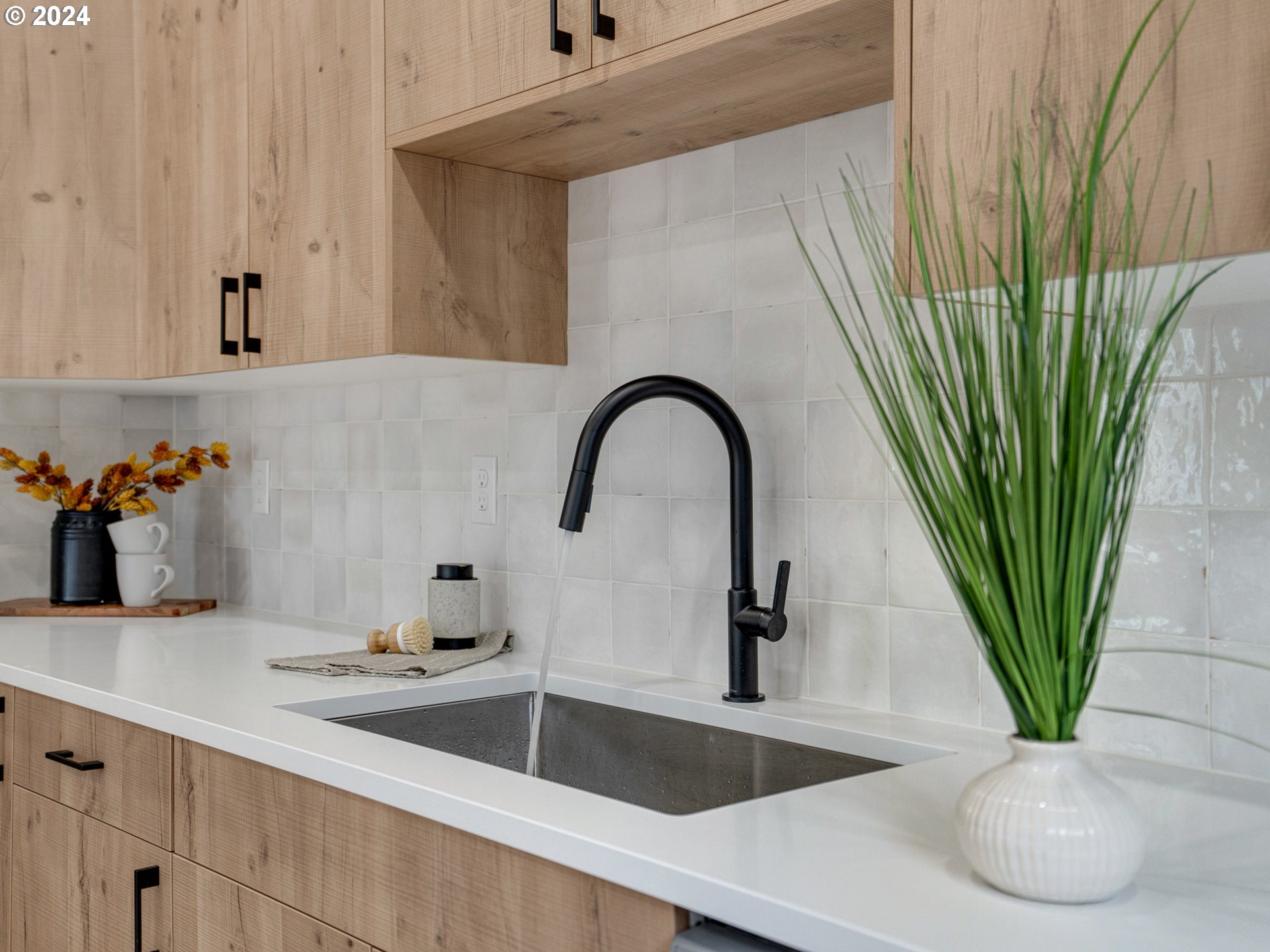 4865 NE Cully BLVD 1