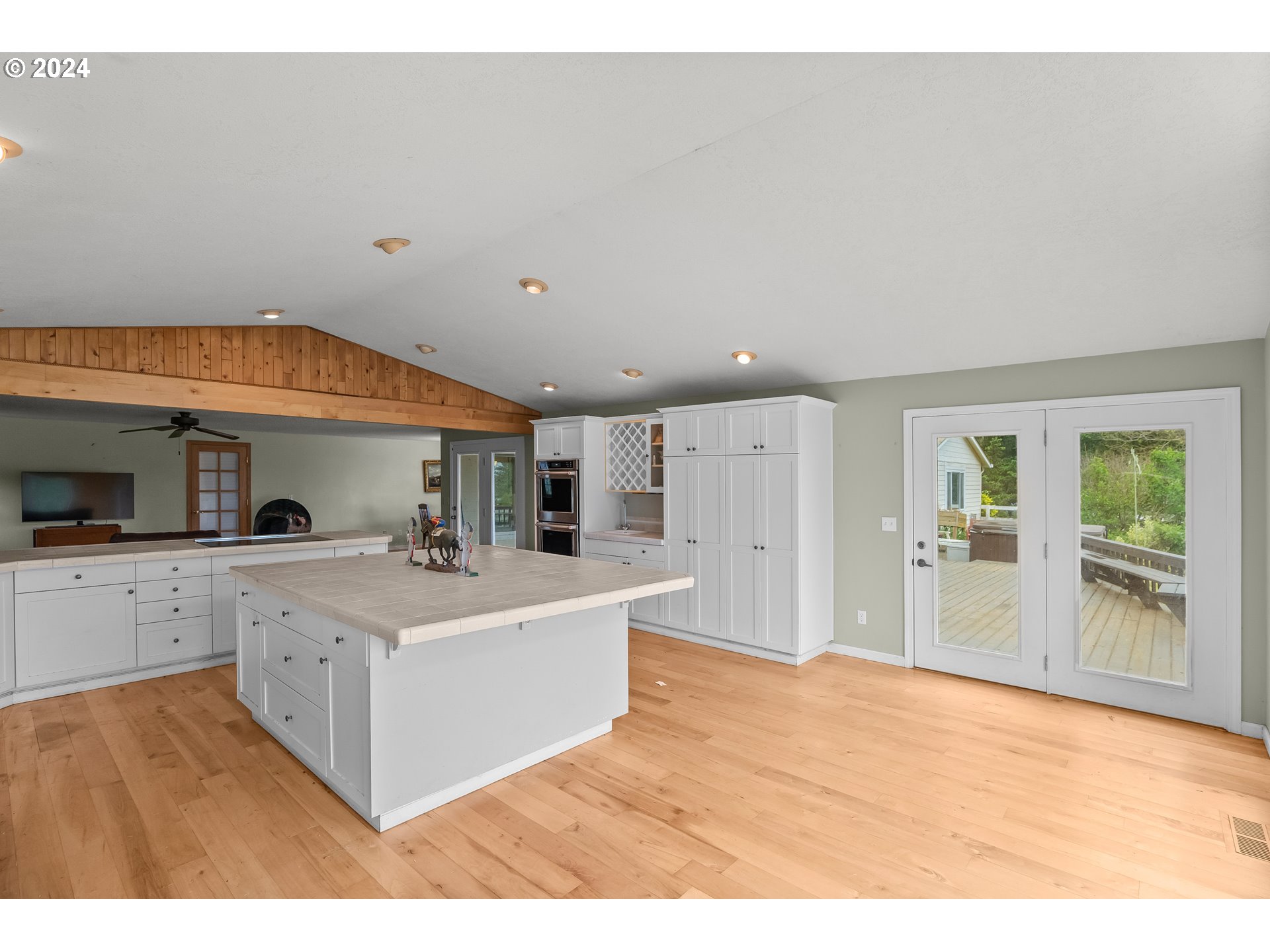 10320 SE HILLVIEW DR