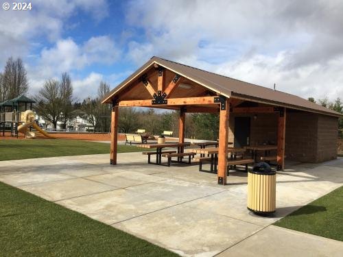 23521 SW PINEHURST DR