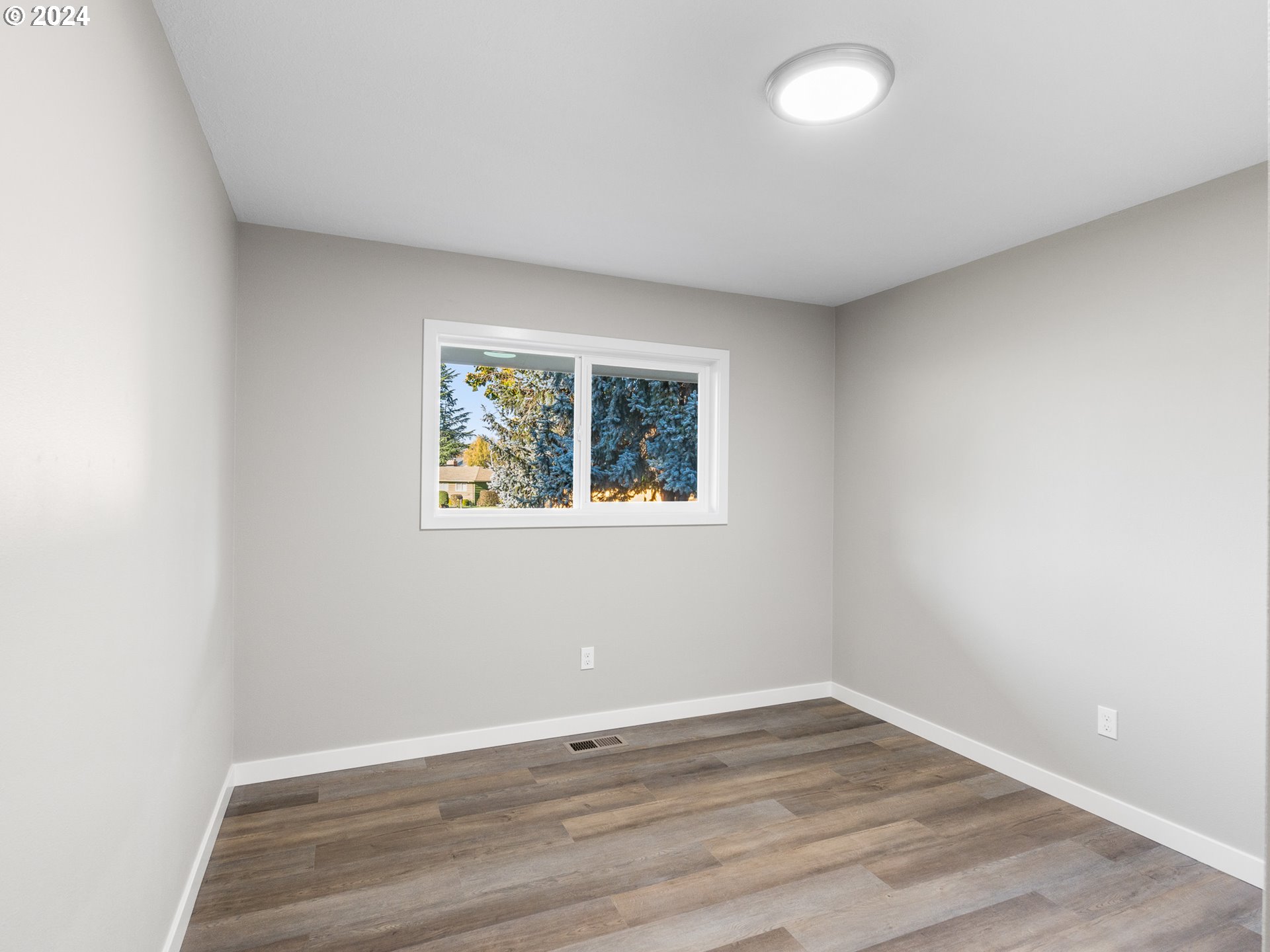 5130 NE AINSWORTH CT