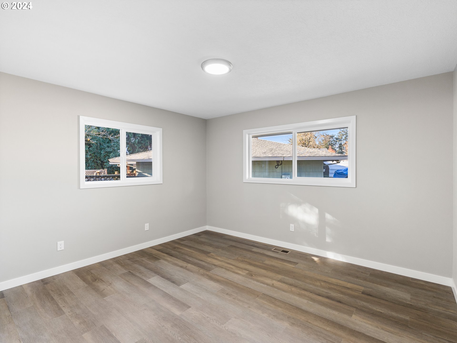 5130 NE AINSWORTH CT