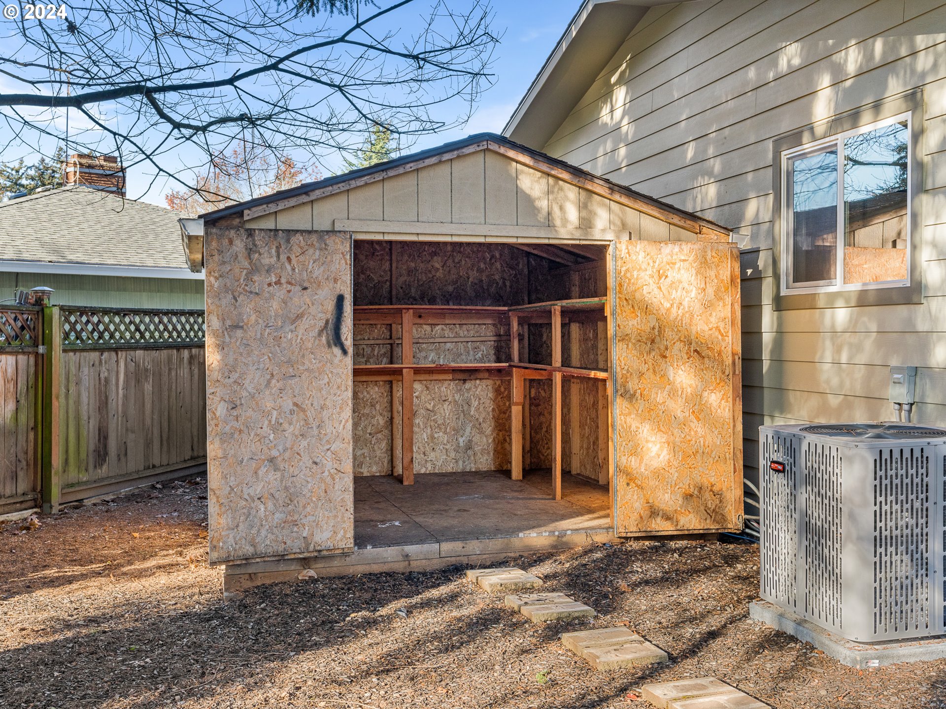 5130 NE AINSWORTH CT