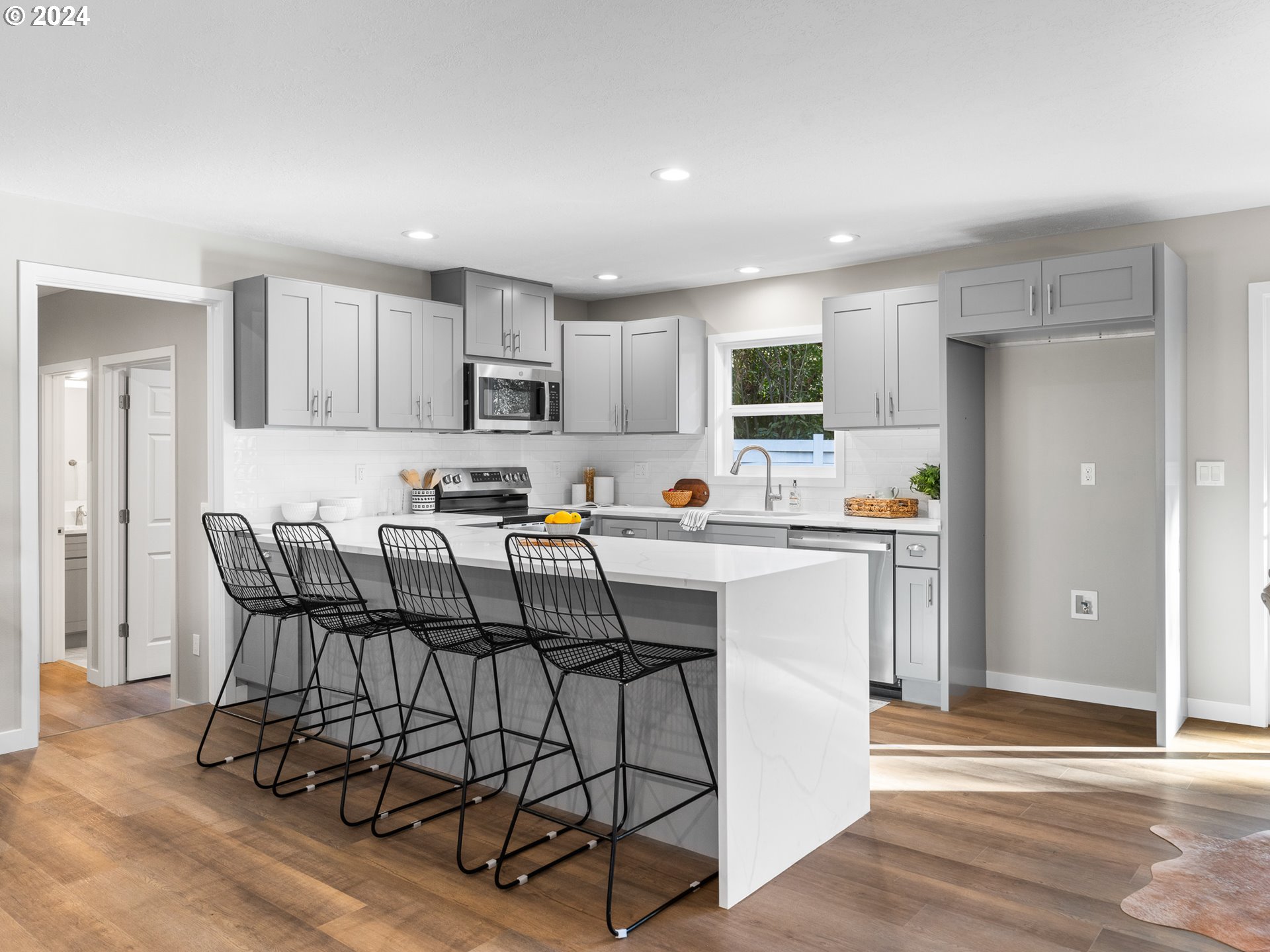 5130 NE AINSWORTH CT