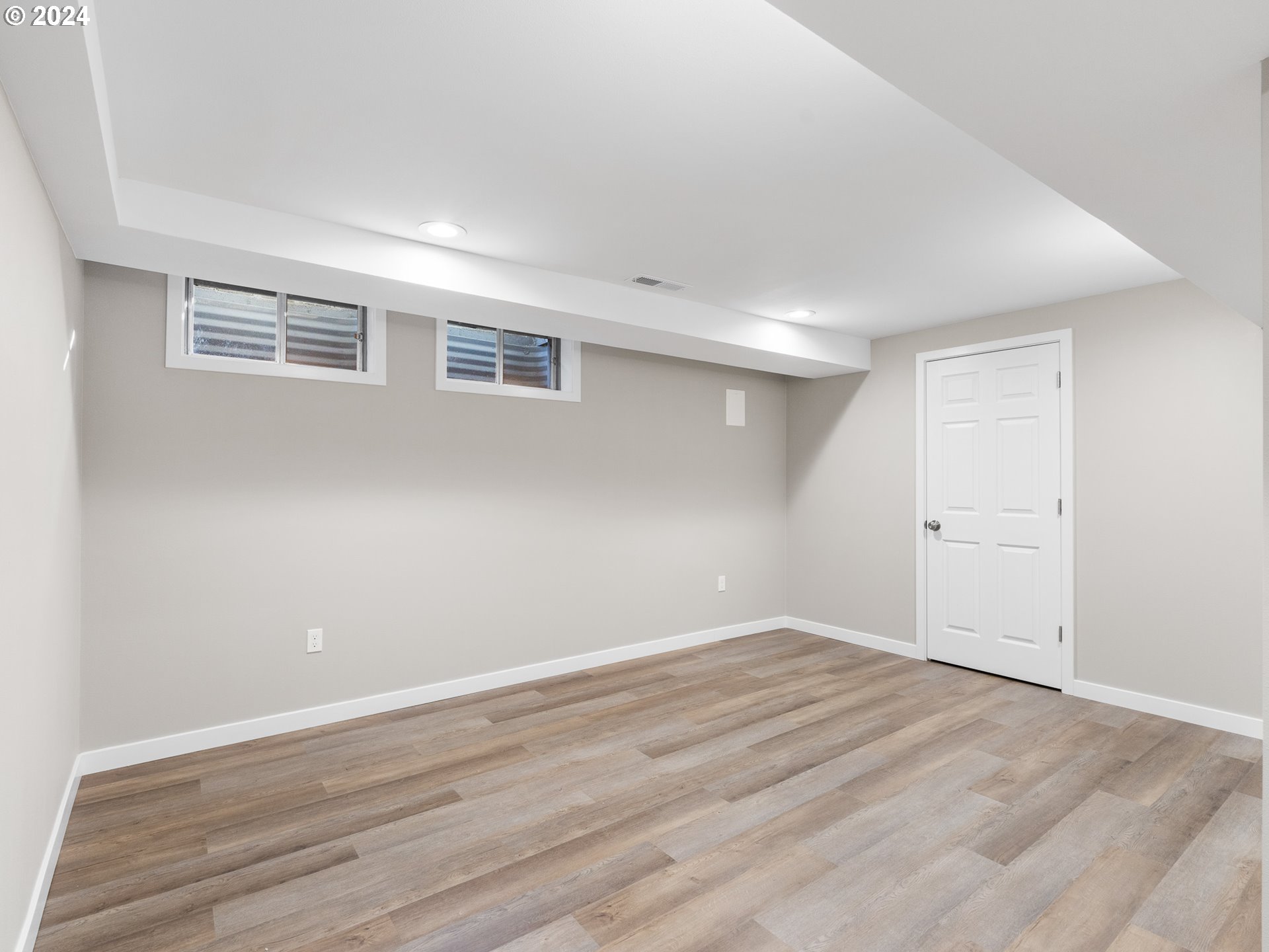 5130 NE AINSWORTH CT