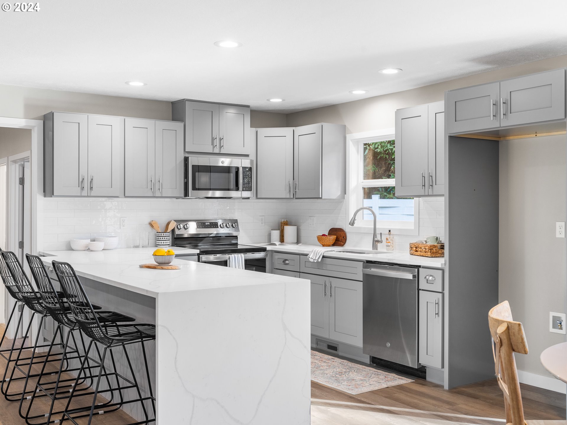 5130 NE AINSWORTH CT