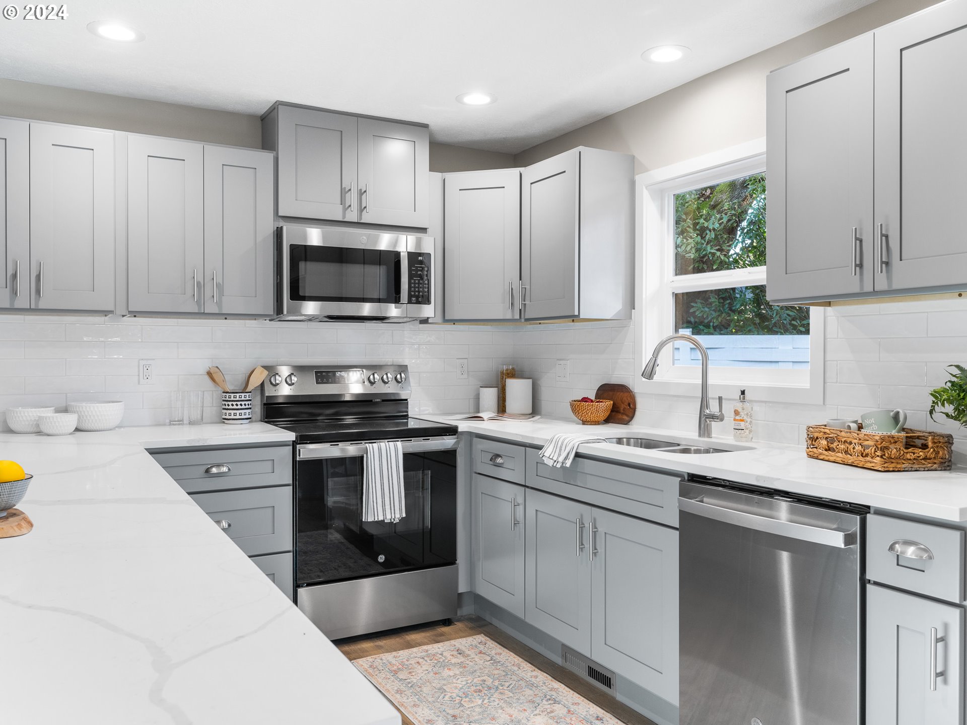 5130 NE AINSWORTH CT