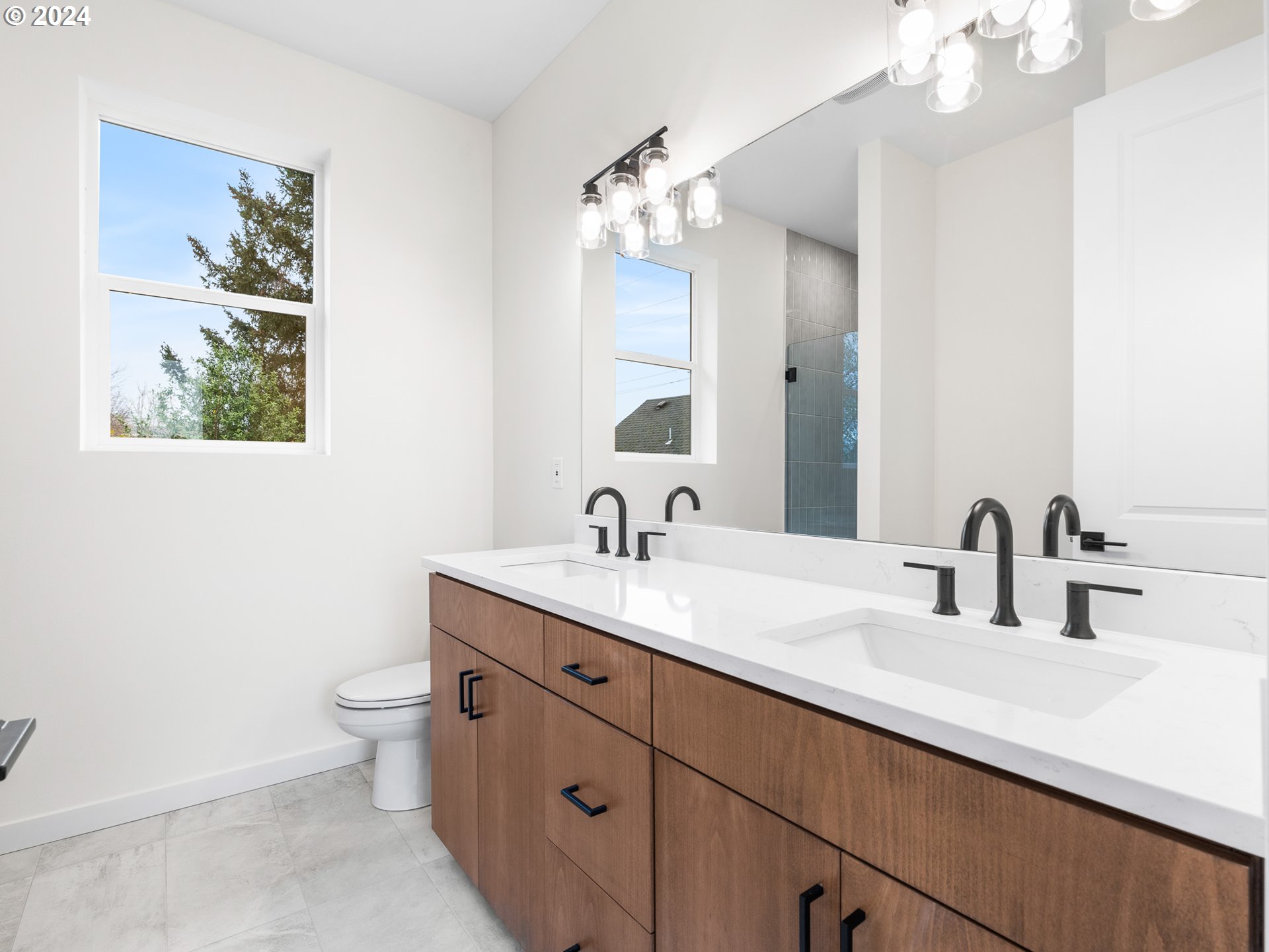 5279 N Vancouver AVE 3