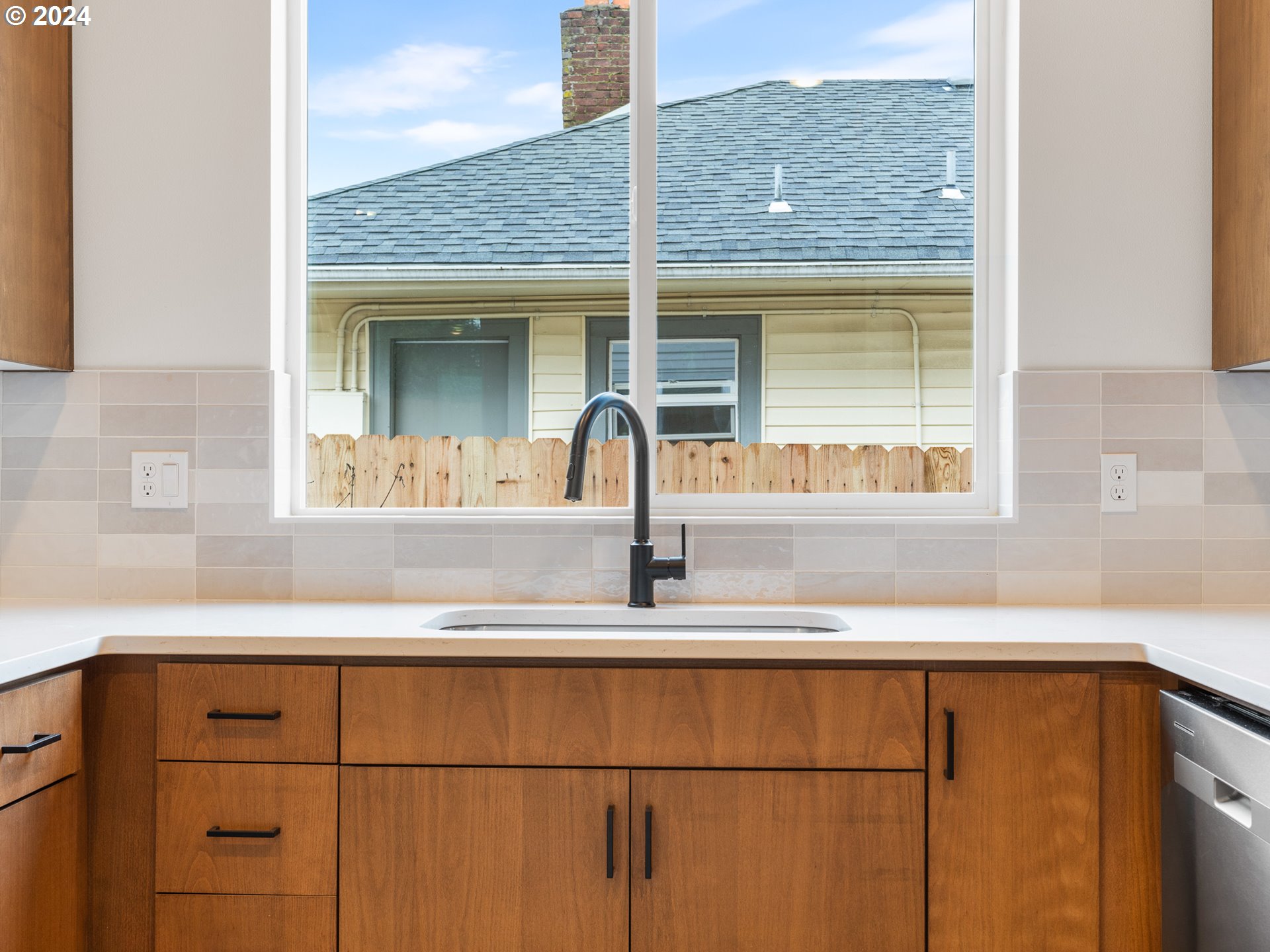 5279 N Vancouver AVE 3