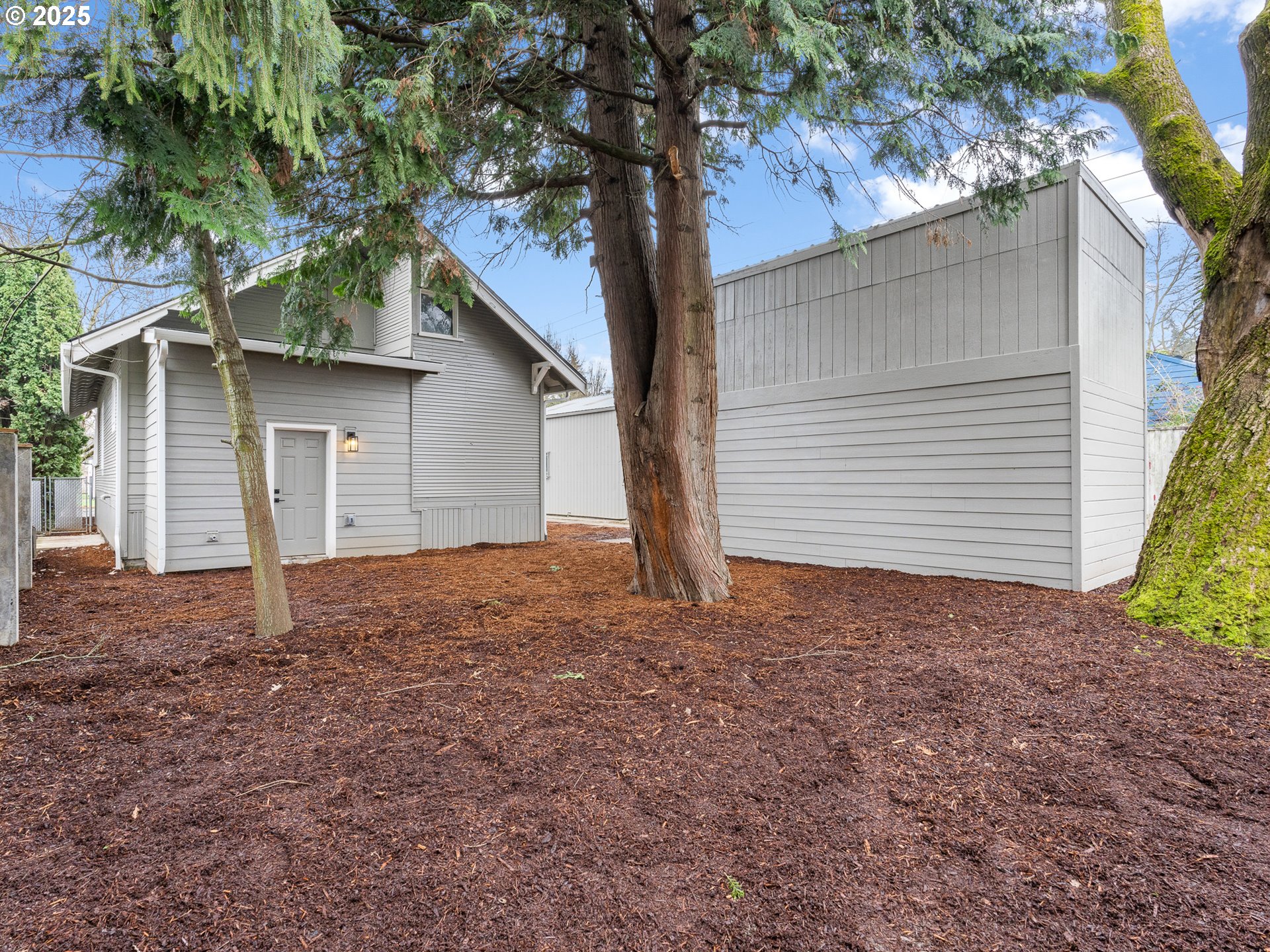 9525 N BURR AVE