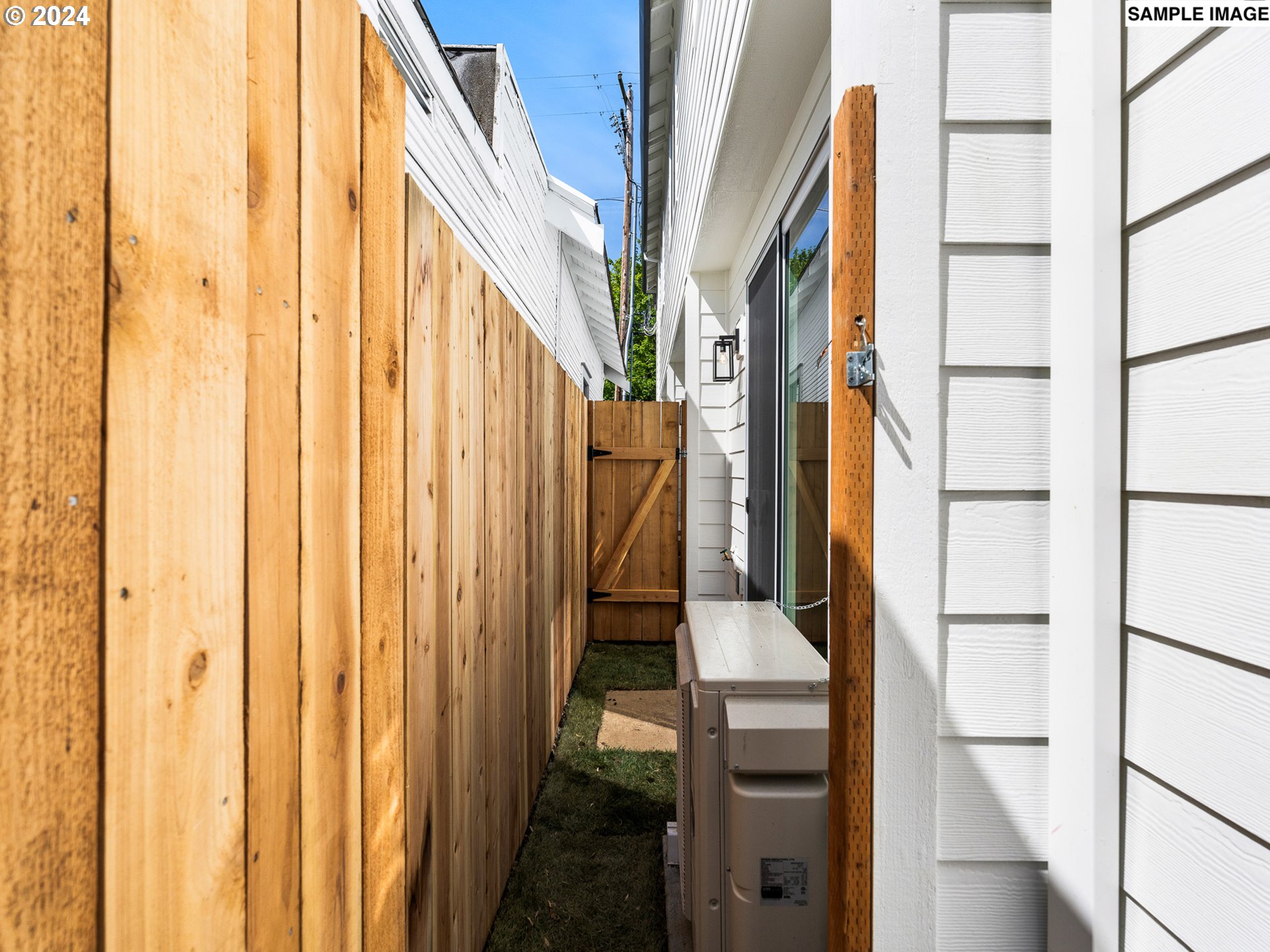 3552 NE Garfield AVE 2, Portland Unit: 2