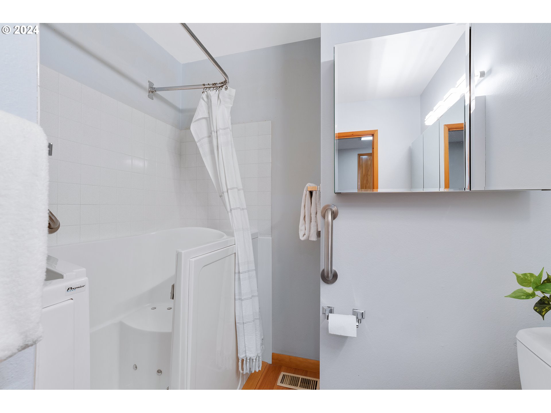 15905 SW QUEEN VICTORIA PL