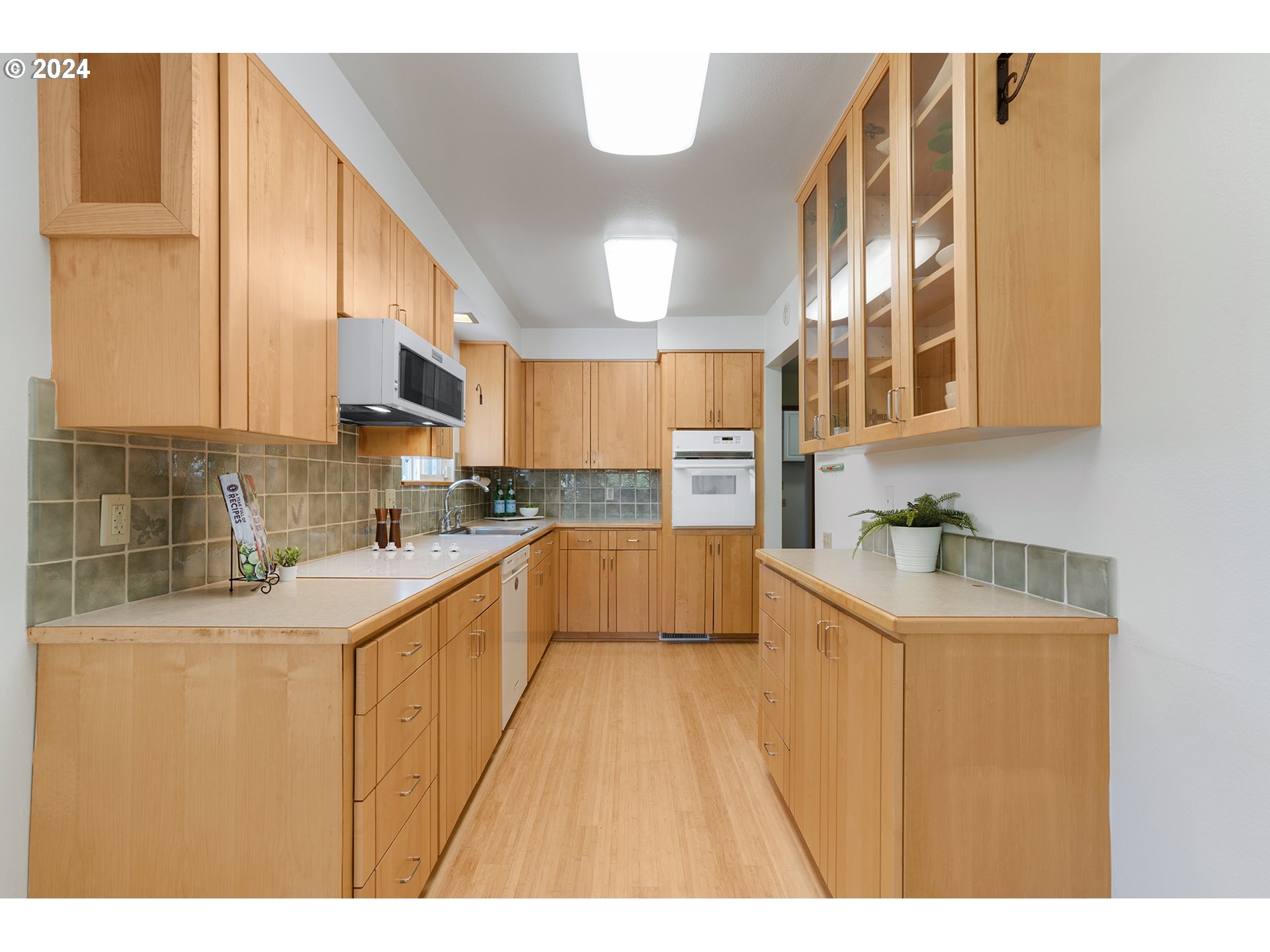 15905 SW QUEEN VICTORIA PL