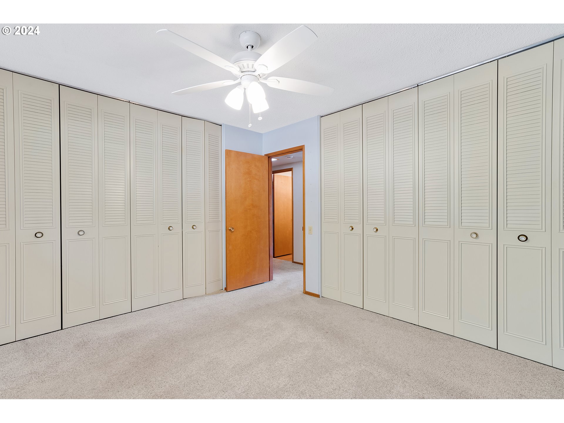 15905 SW QUEEN VICTORIA PL