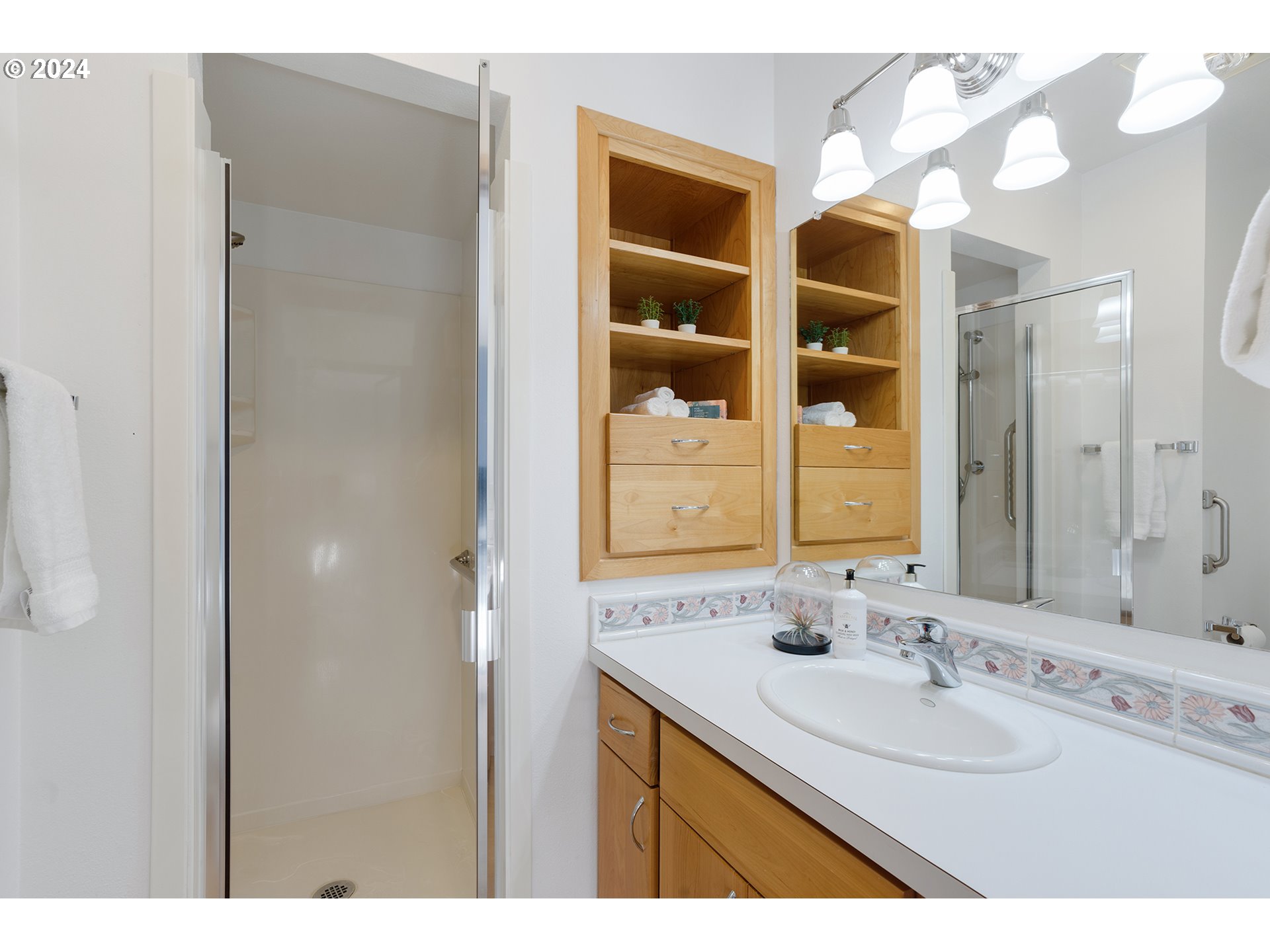 15905 SW QUEEN VICTORIA PL