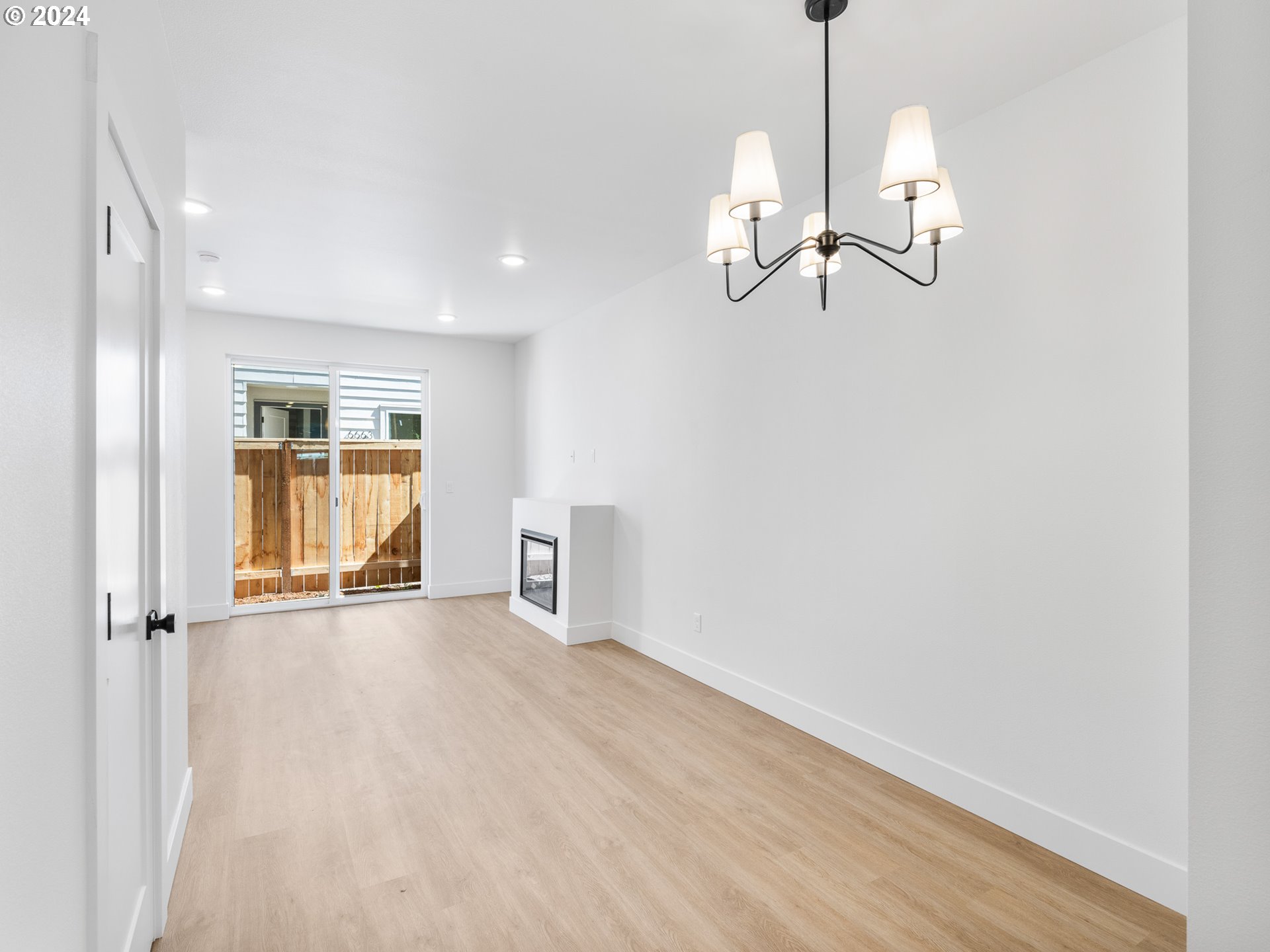 6671 N Fessenden ST 12