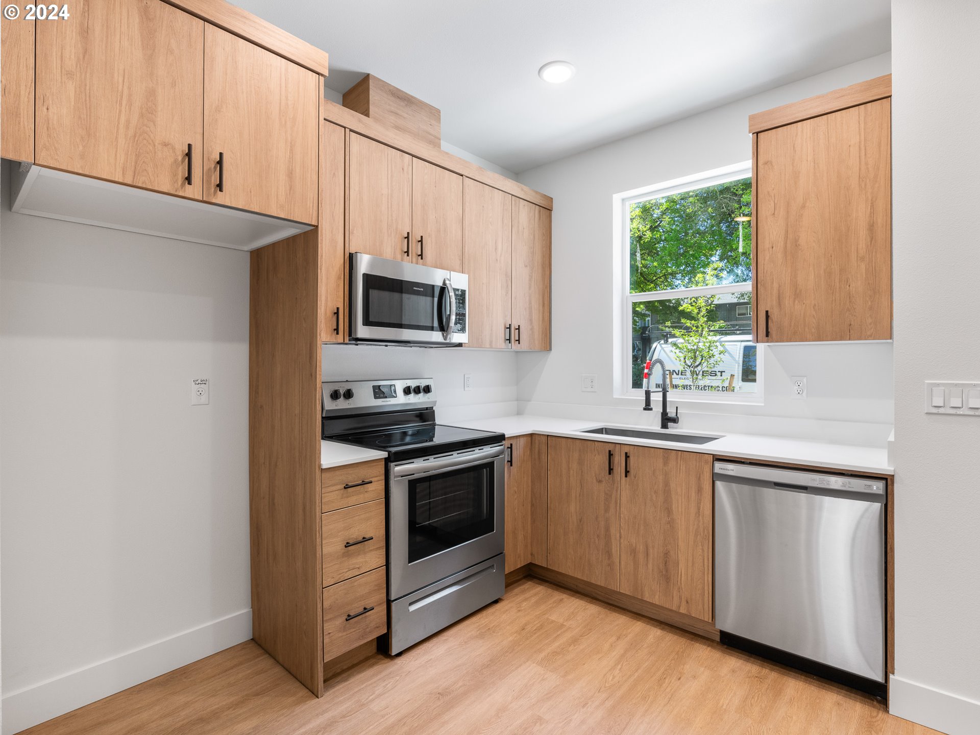 6671 N Fessenden ST 12