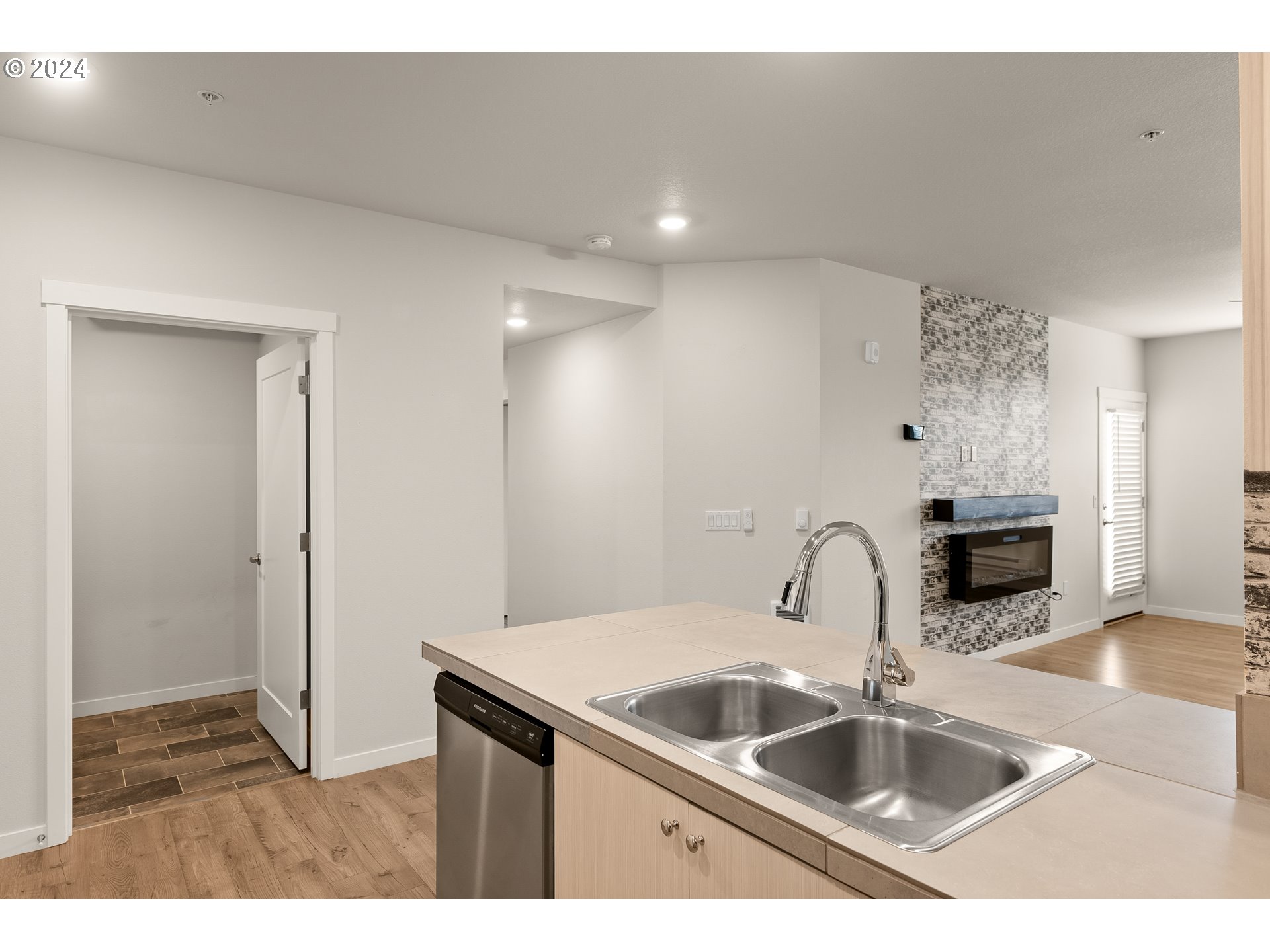 11715 SW VALENCIA LN 203