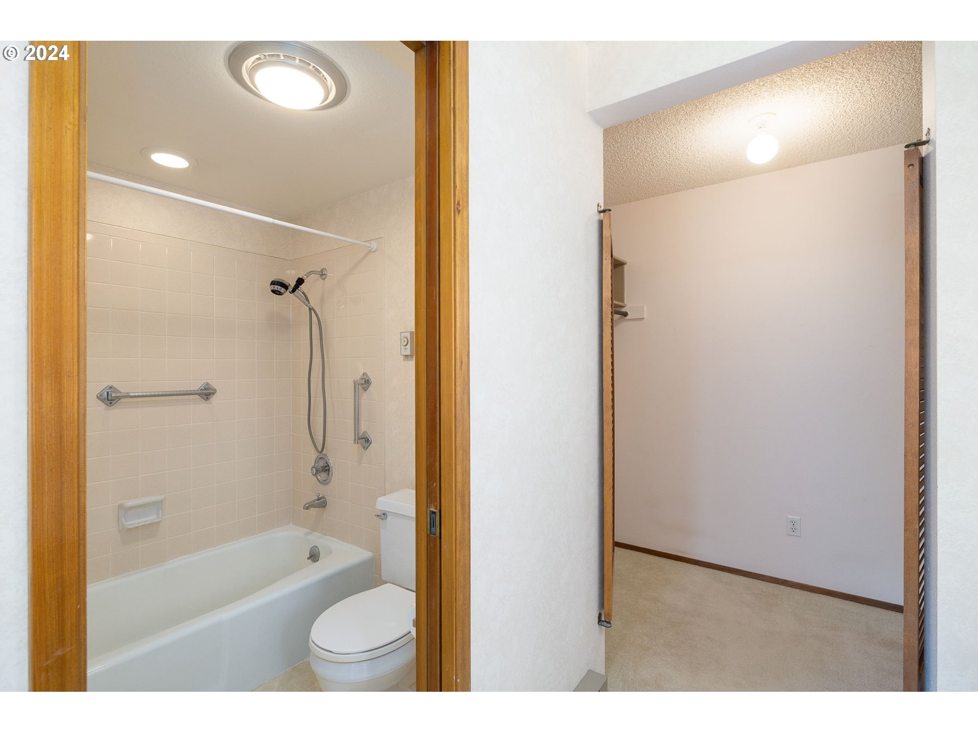 10060 SW CENTURY OAK DR