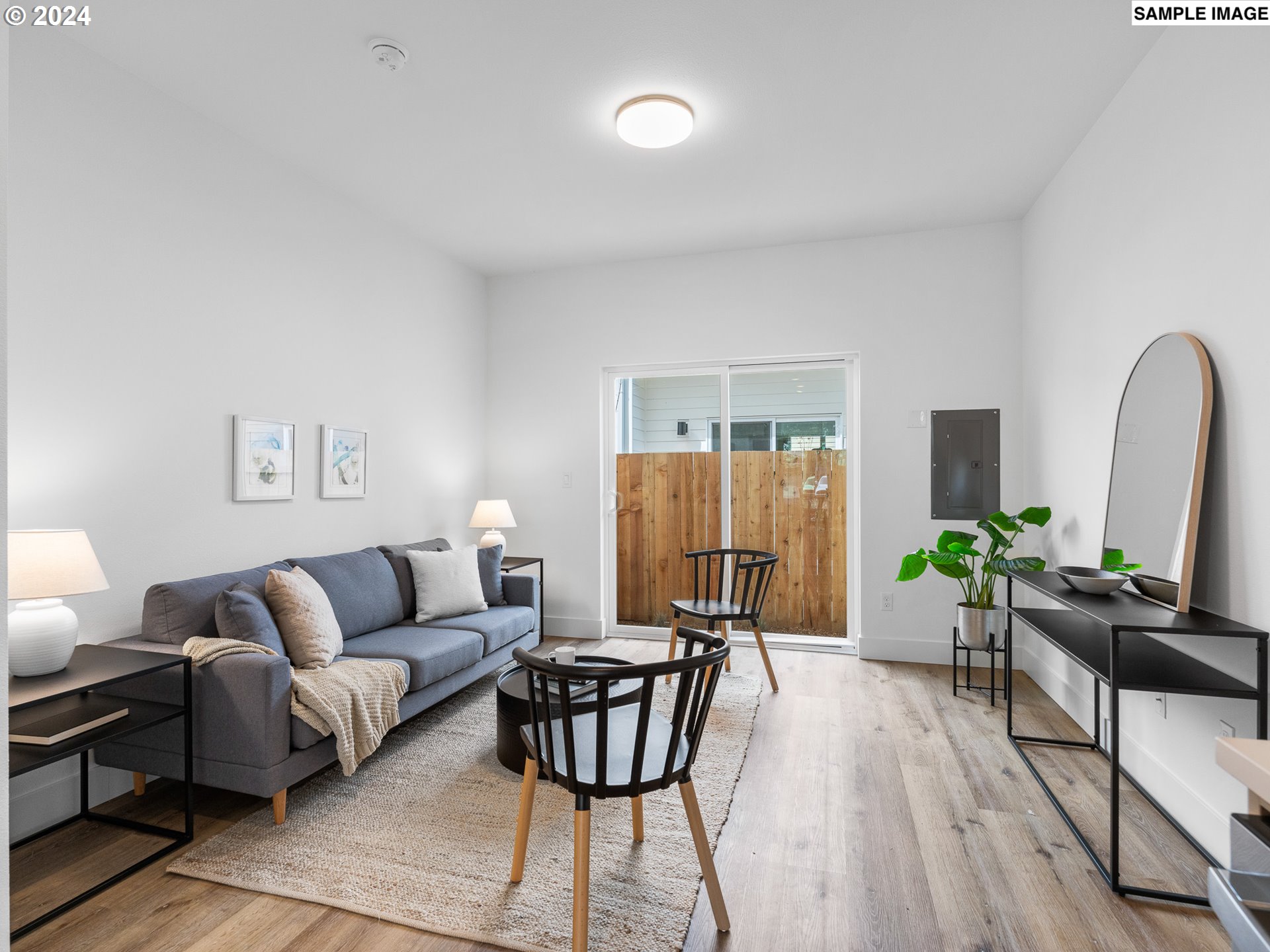 7551 N Gravenstein AVE 1