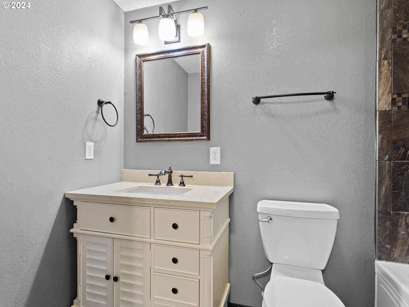 20560 NE Main ST, St. Paul