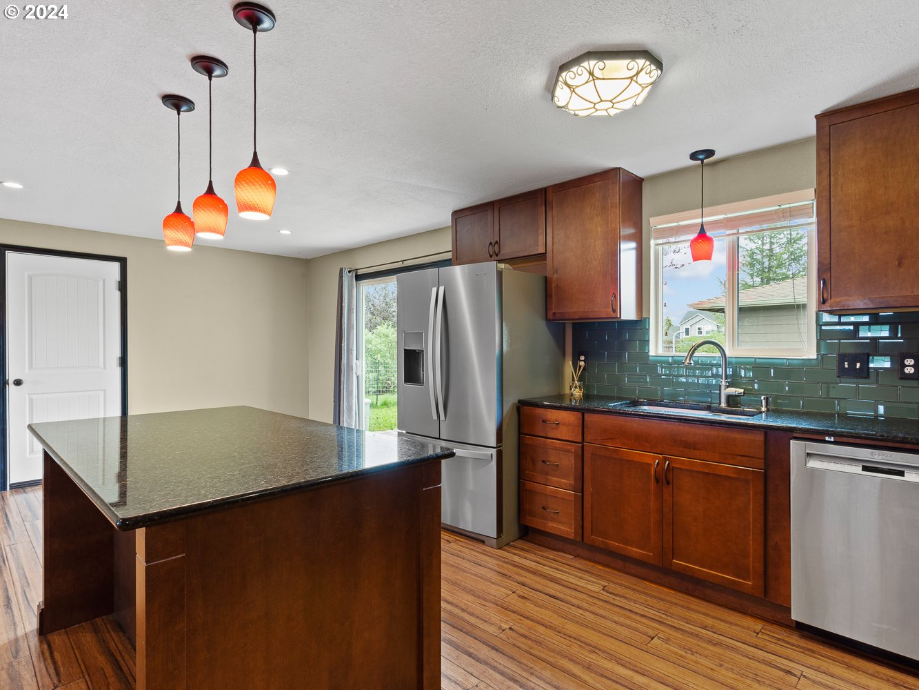 20560 NE Main ST, St. Paul