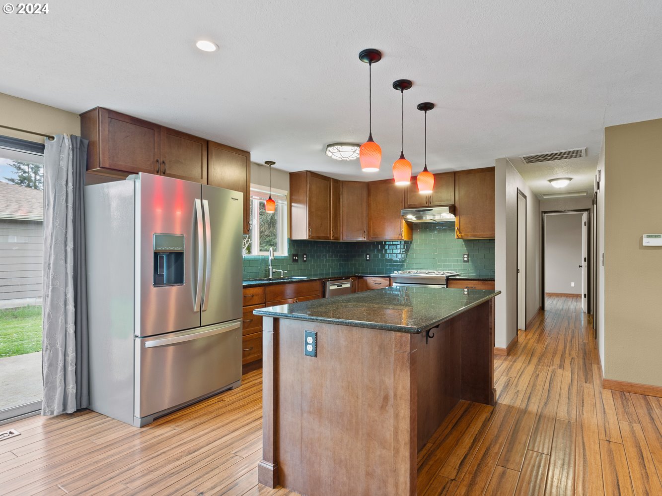 20560 NE Main ST, St. Paul