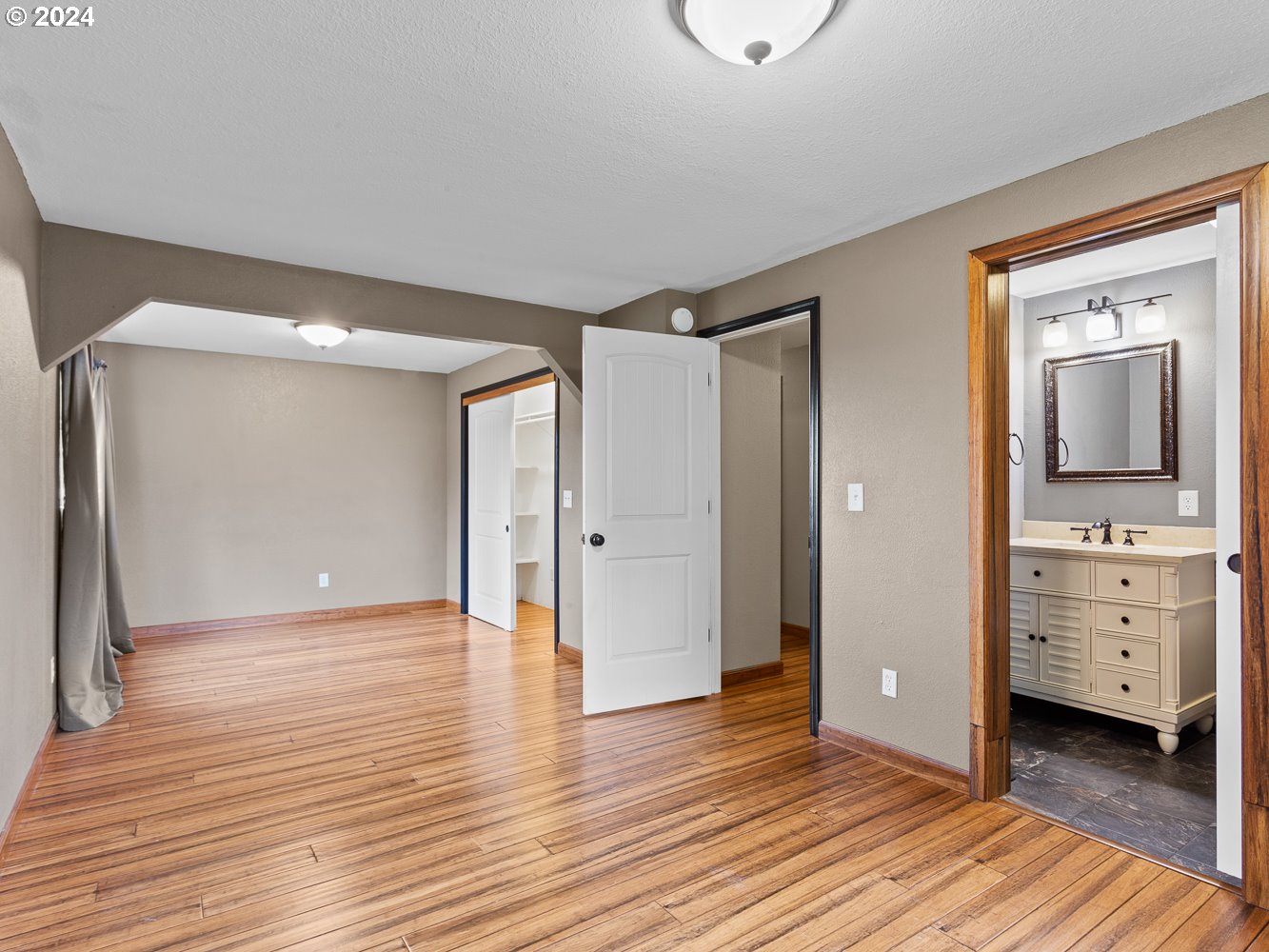 20560 NE Main ST, St. Paul