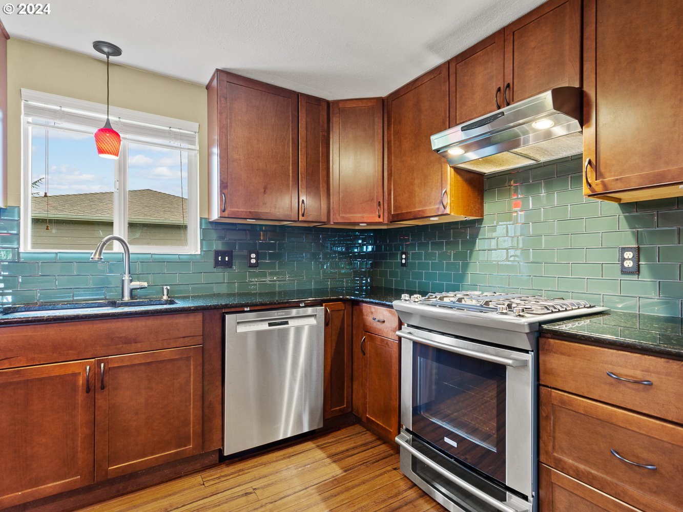 20560 NE Main ST, St. Paul