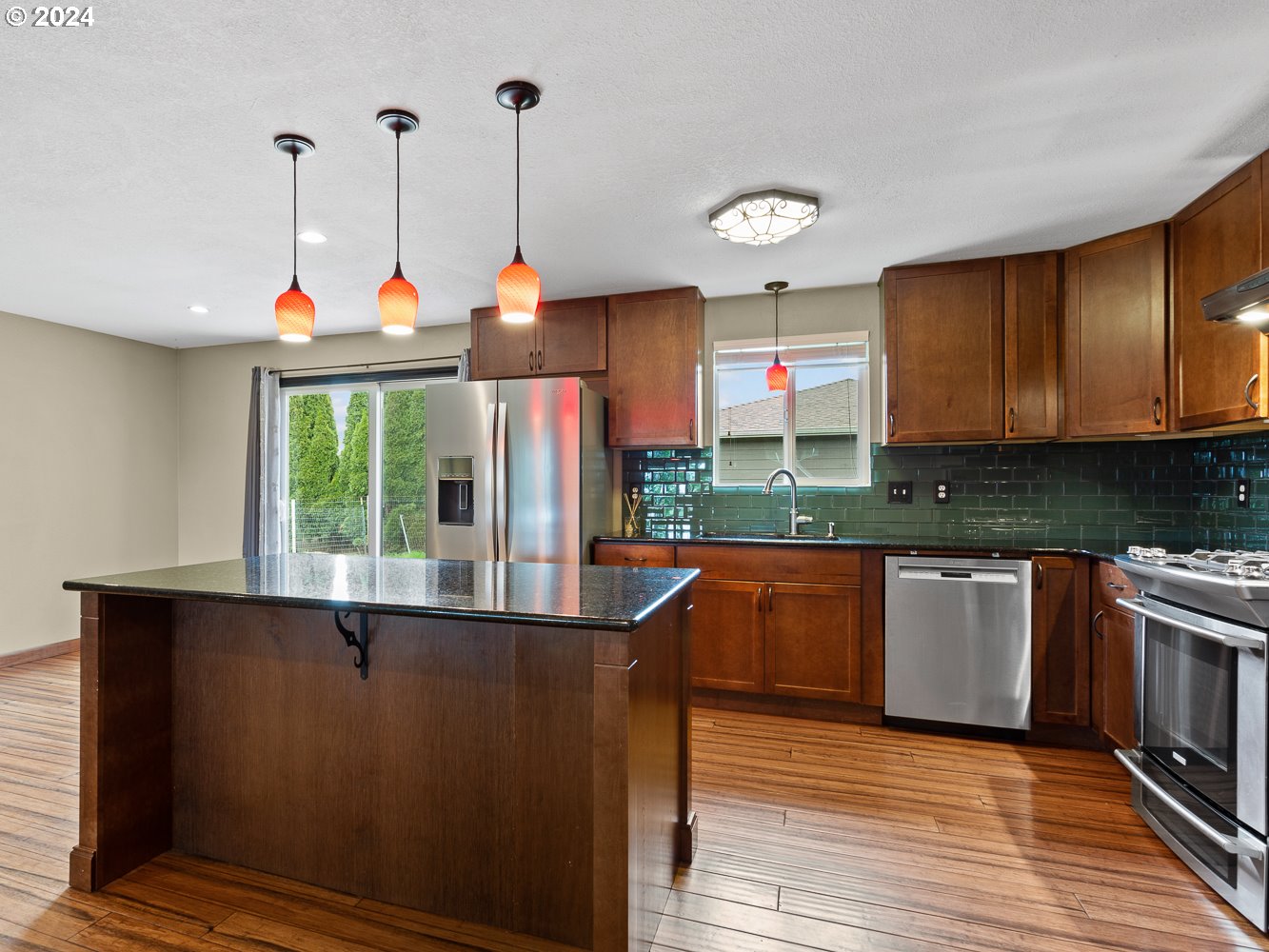 20560 NE Main ST, St. Paul