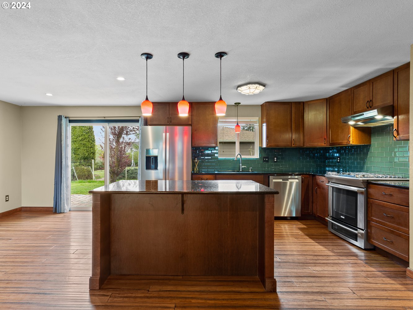 20560 NE Main ST, St. Paul