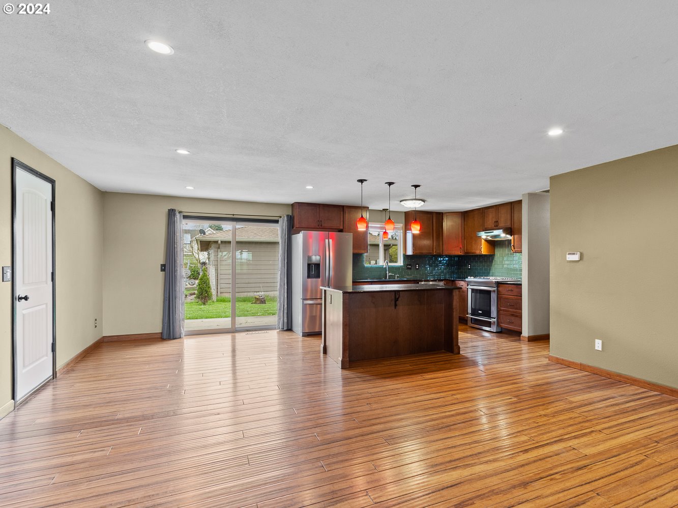 20560 NE Main ST, St. Paul