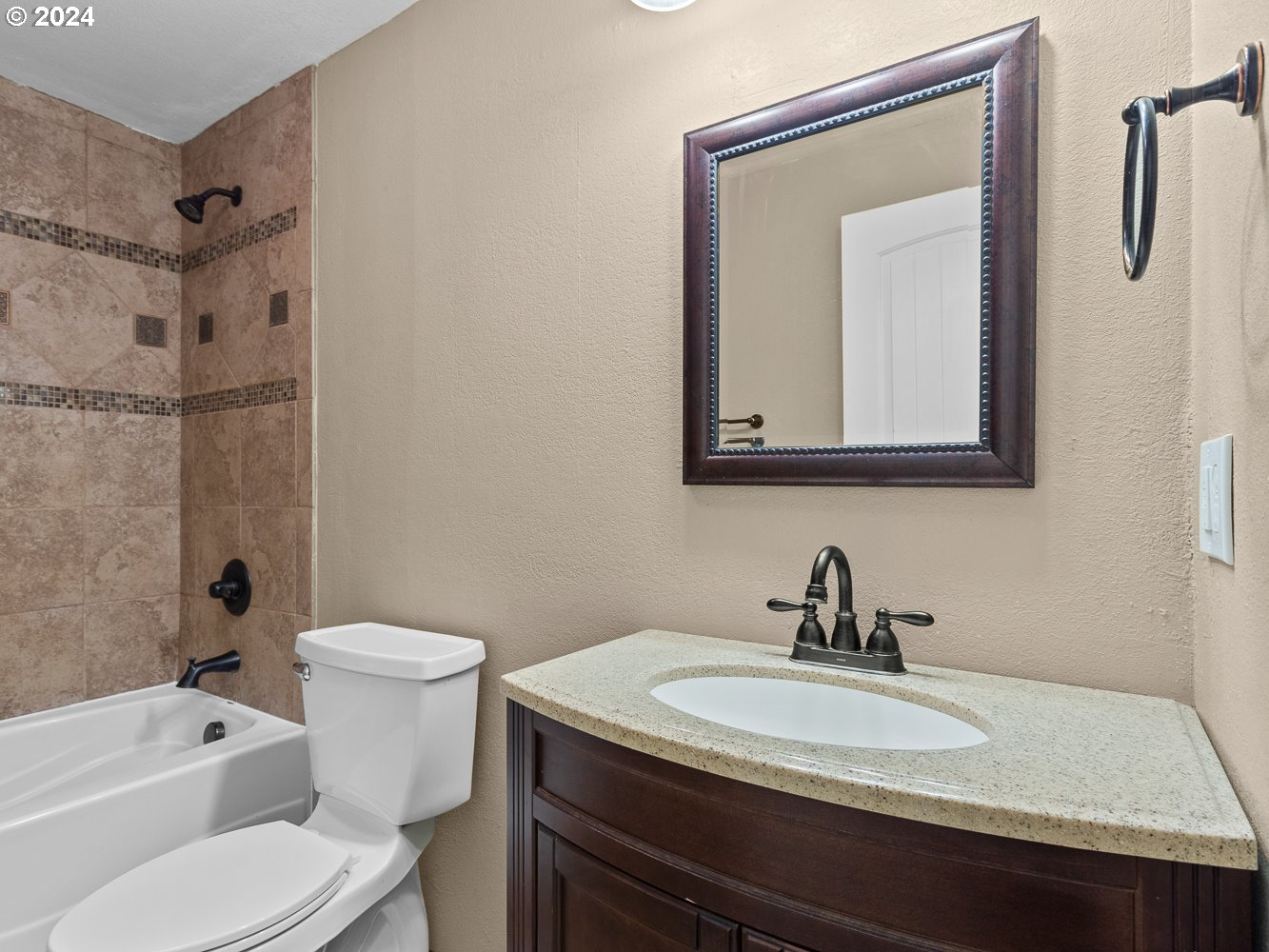 20560 NE Main ST, St. Paul