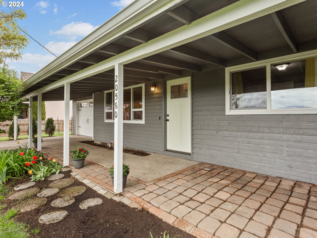 20560 NE Main ST, St. Paul