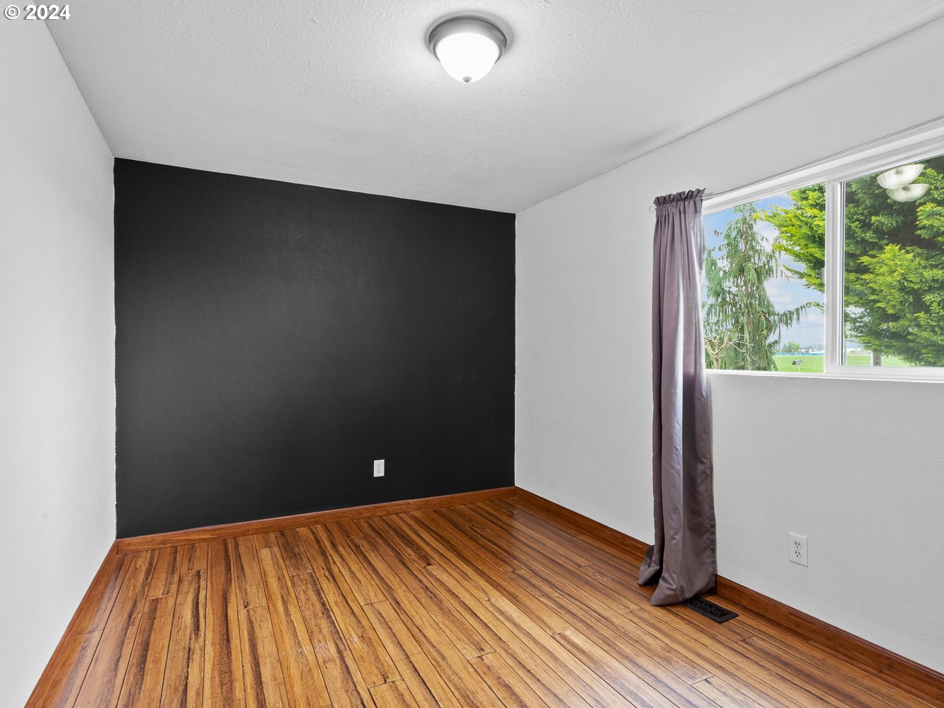 20560 NE Main ST, St. Paul