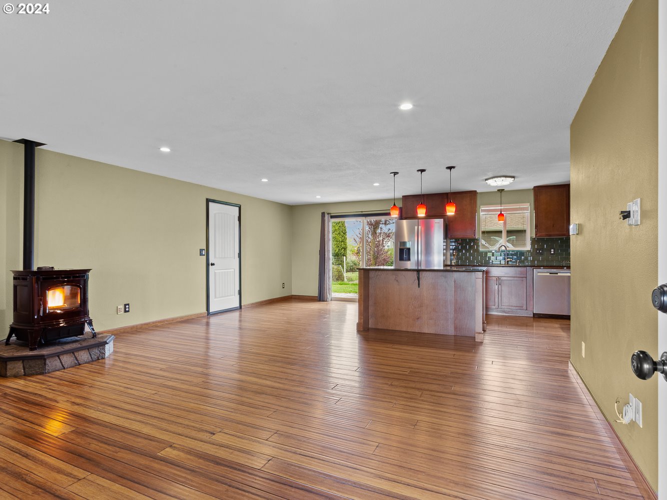 20560 NE Main ST, St. Paul