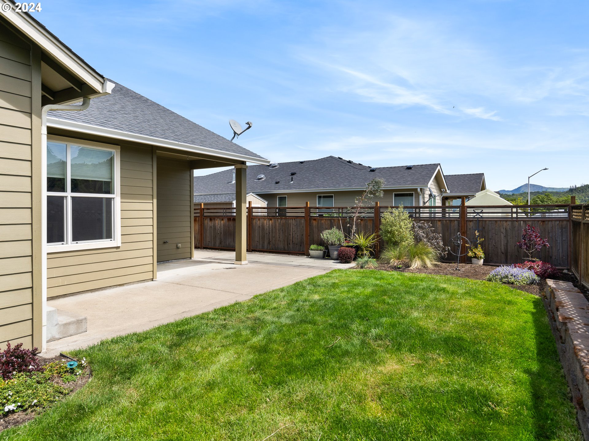 285 SE LOGAN ST